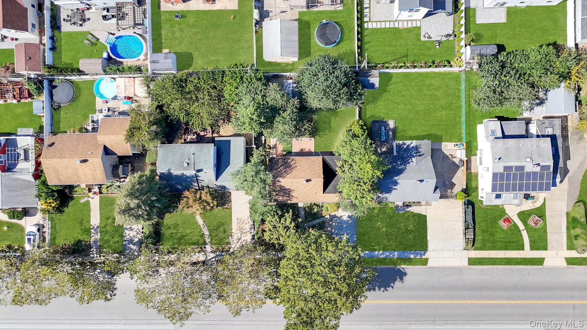 #2 photo, 81 Division Avenue, ナッソー郡 Levittown , NY 11756