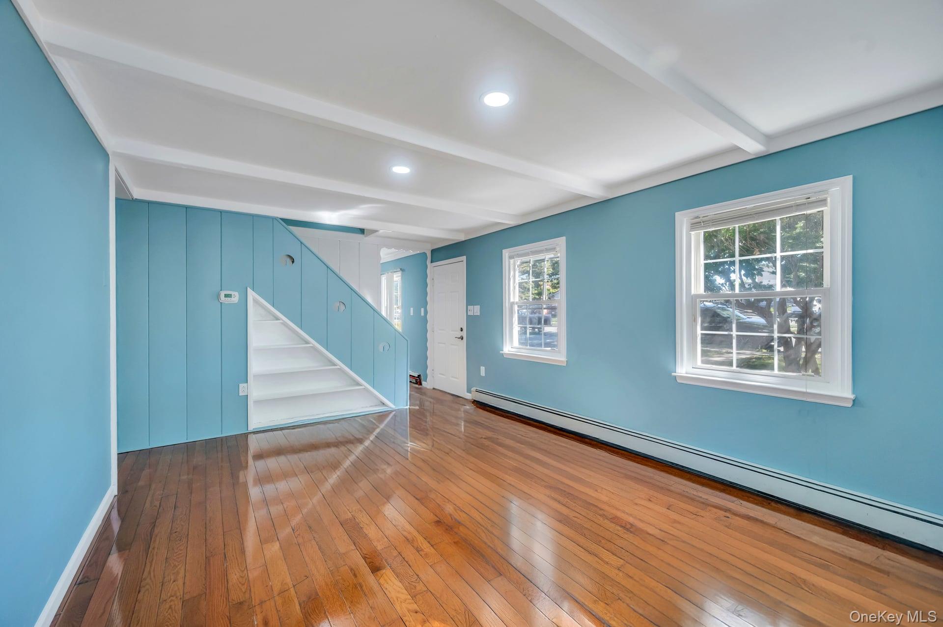 #4 photo, 81 Division Avenue, ナッソー郡 Levittown , NY 11756