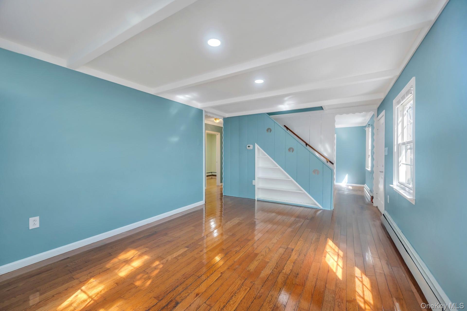 #6 photo, 81 Division Avenue, ナッソー郡 Levittown , NY 11756