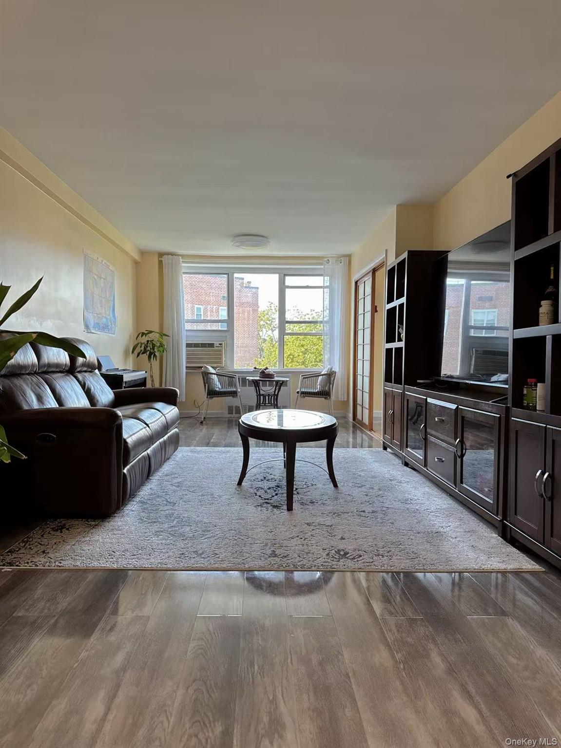 #3 photo, 18-40 211st Street, クイーンズ区 Bayside , NY 11360