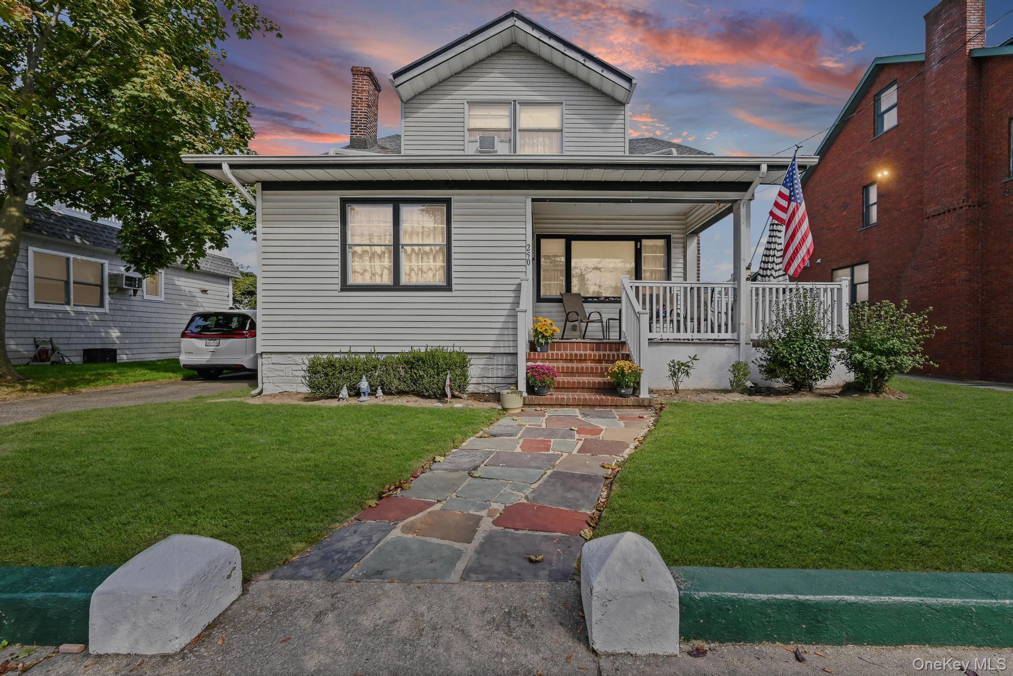 #1 photo, 250 Beach 140th Street, كوينز Belle Harbor , NY 11694