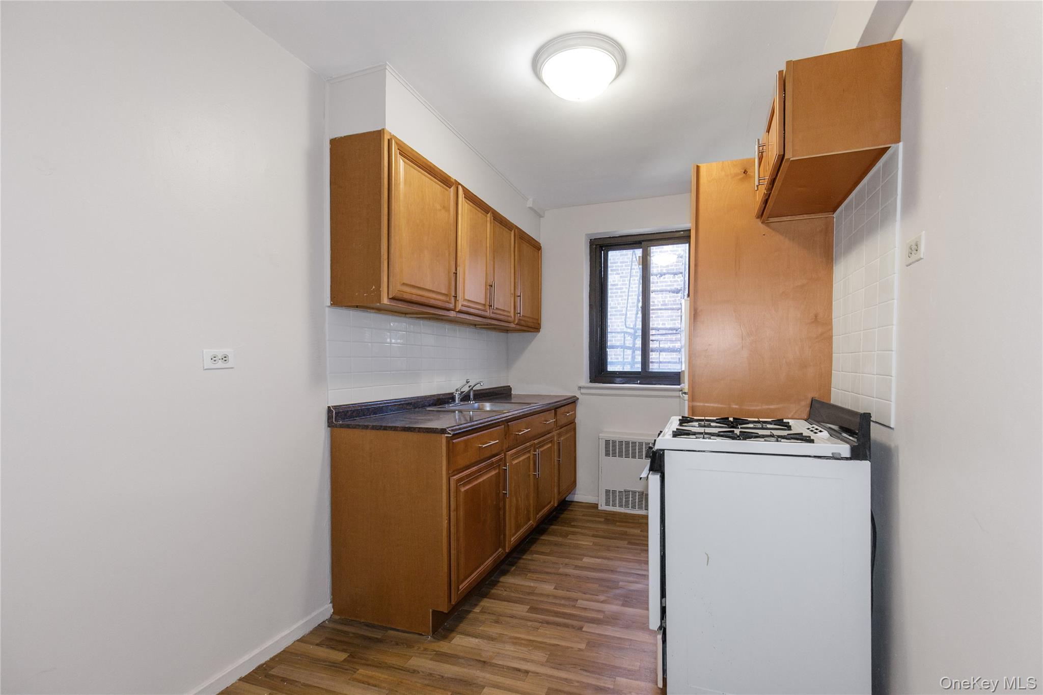 #10 photo, 87-15 204th Street, クイーンズ区 Hollis , NY 11423