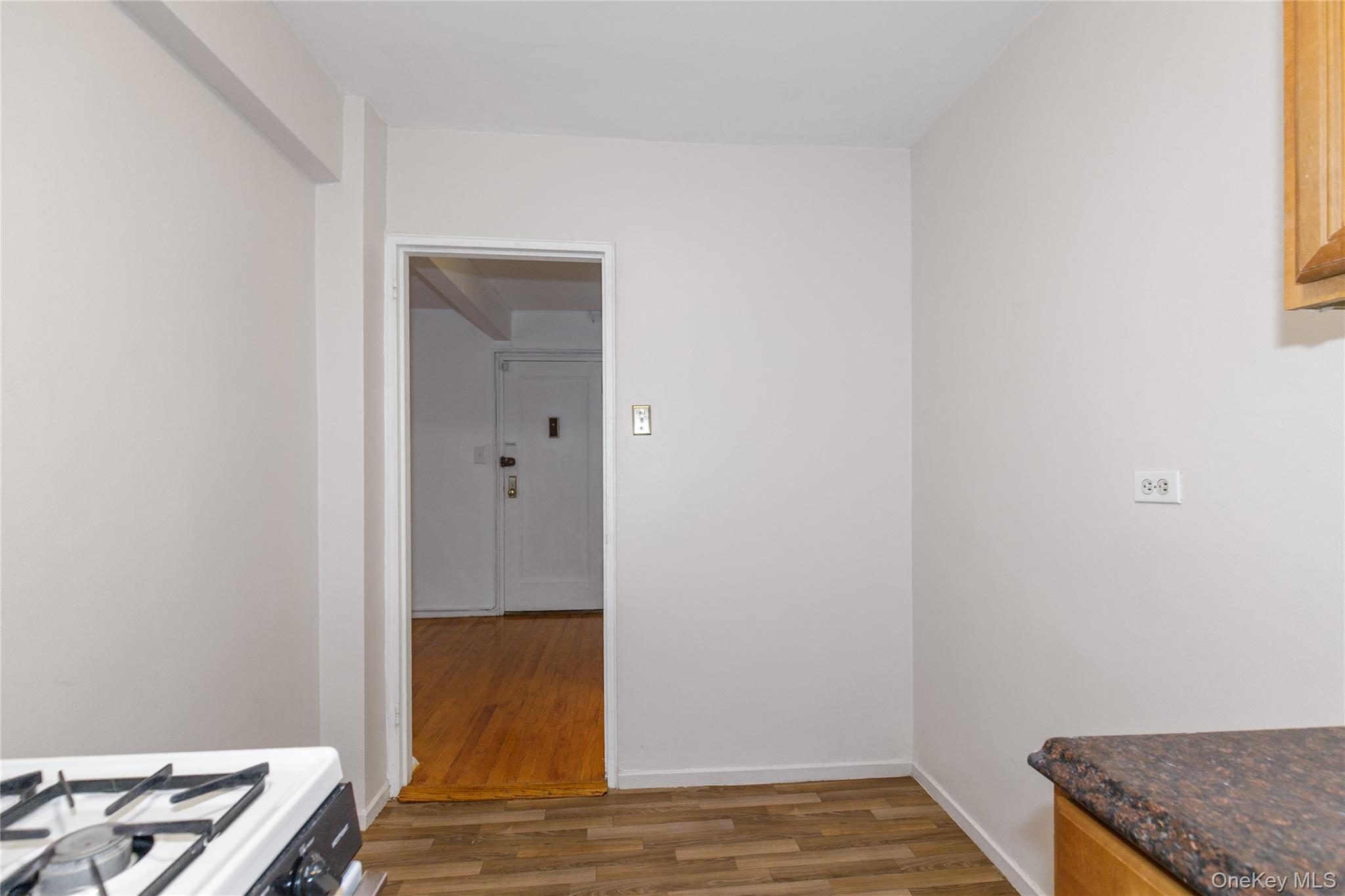 #13 photo, 87-15 204th Street, クイーンズ区 Hollis , NY 11423