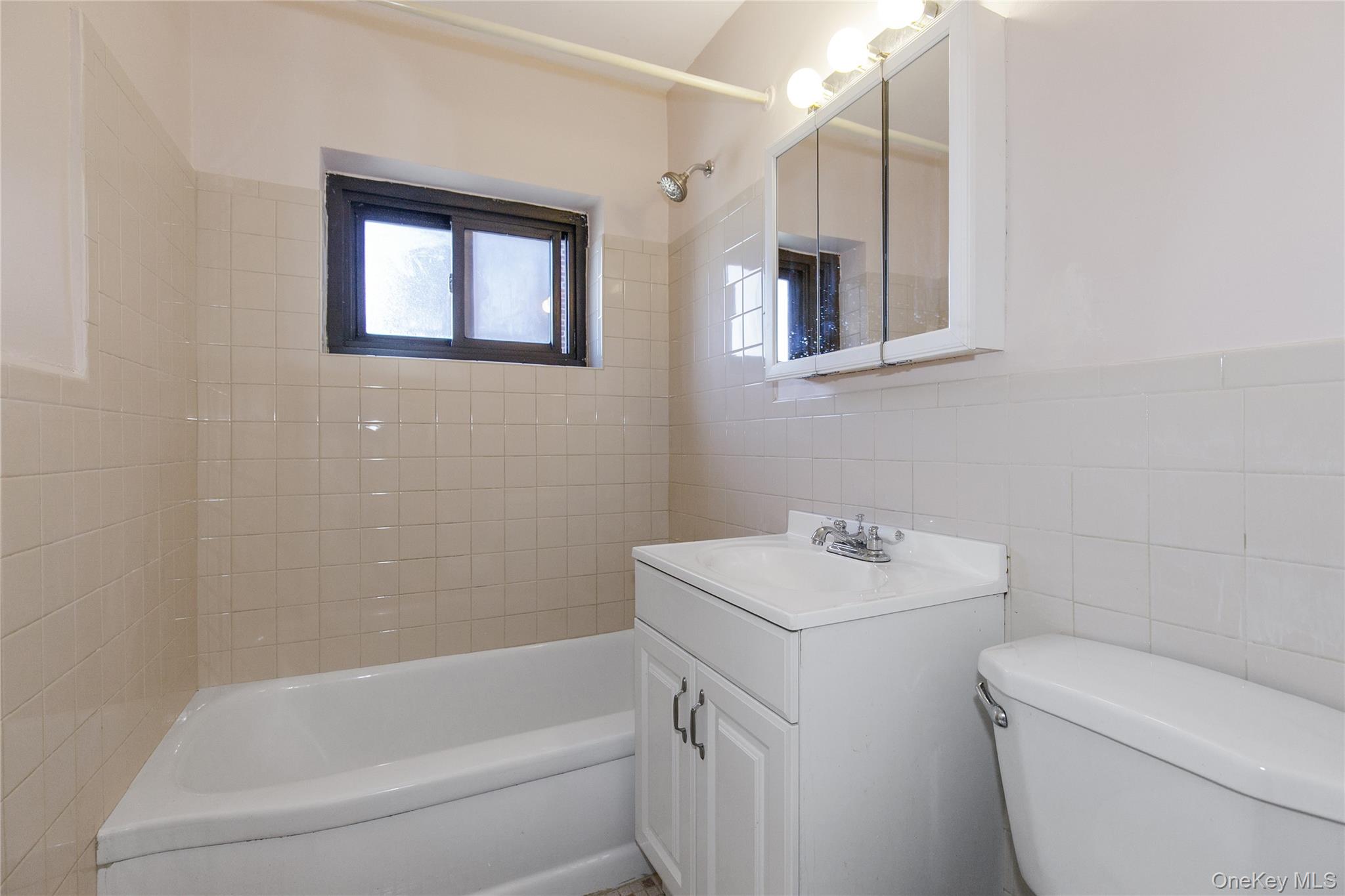 #17 photo, 87-15 204th Street, クイーンズ区 Hollis , NY 11423