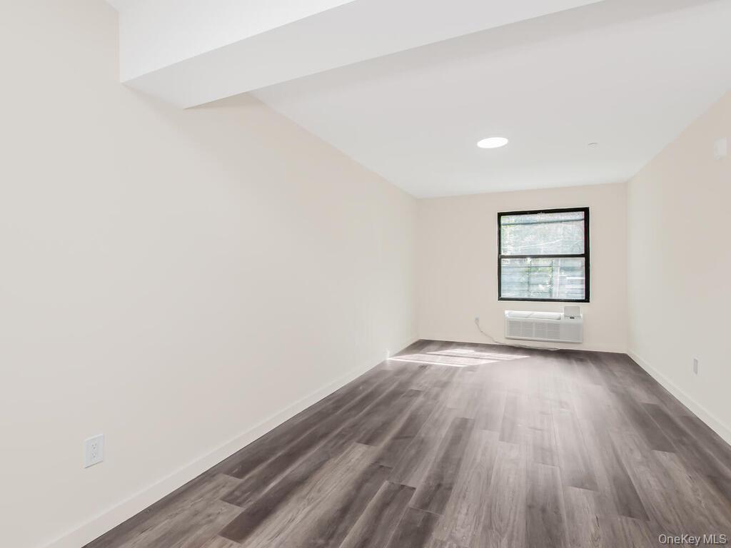 #7 photo, 409 Warburton Avenue, Yonkers , NY 10701