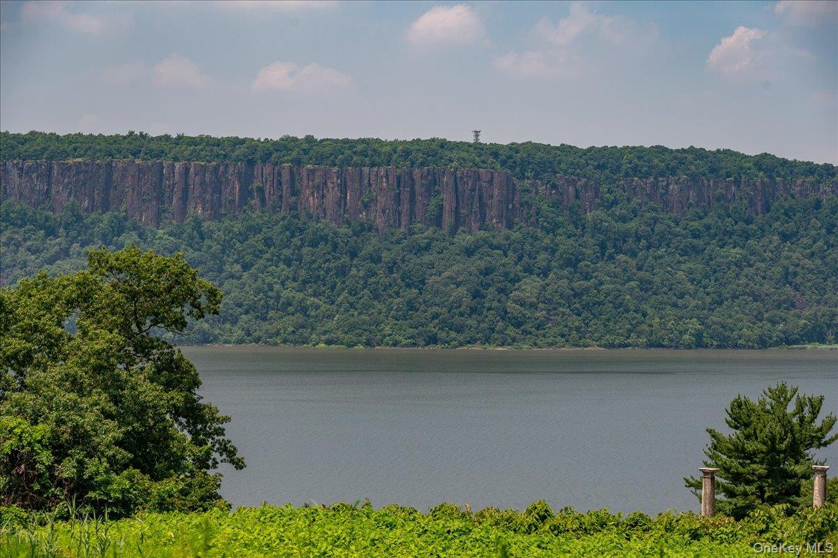 #2 photo, 1200 Warburton Avenue, Yonkers , NY 10701