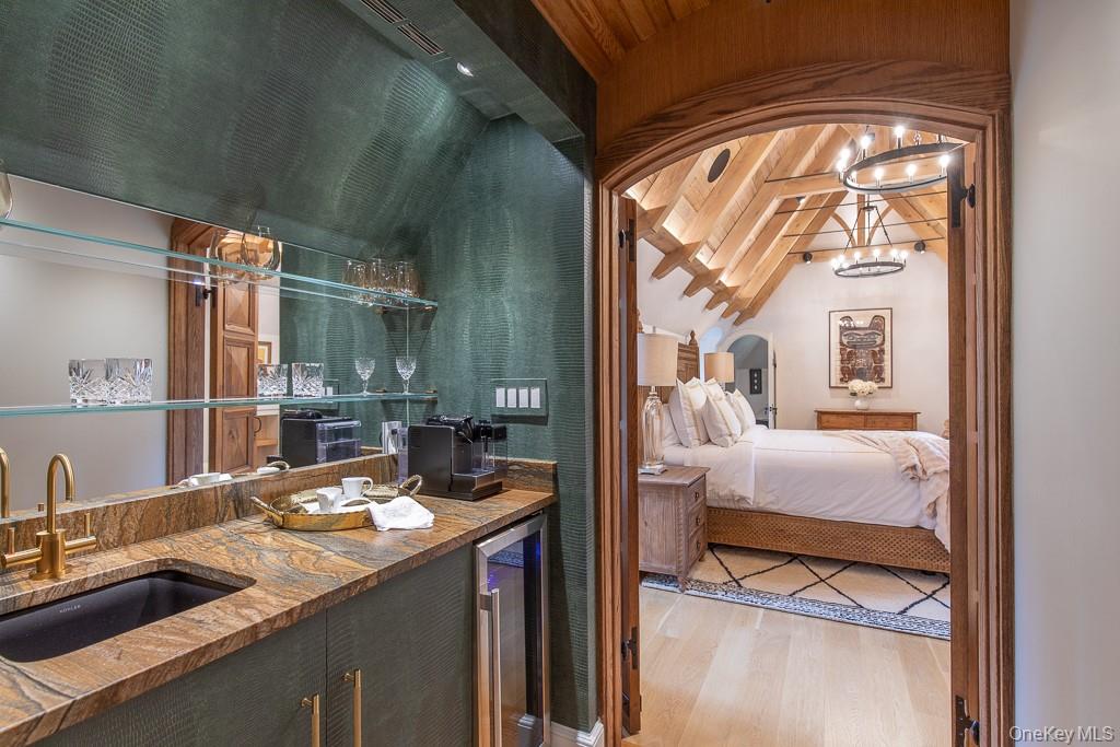 #17 photo, 21 Hampshire Road, Bronxville , NY 10708