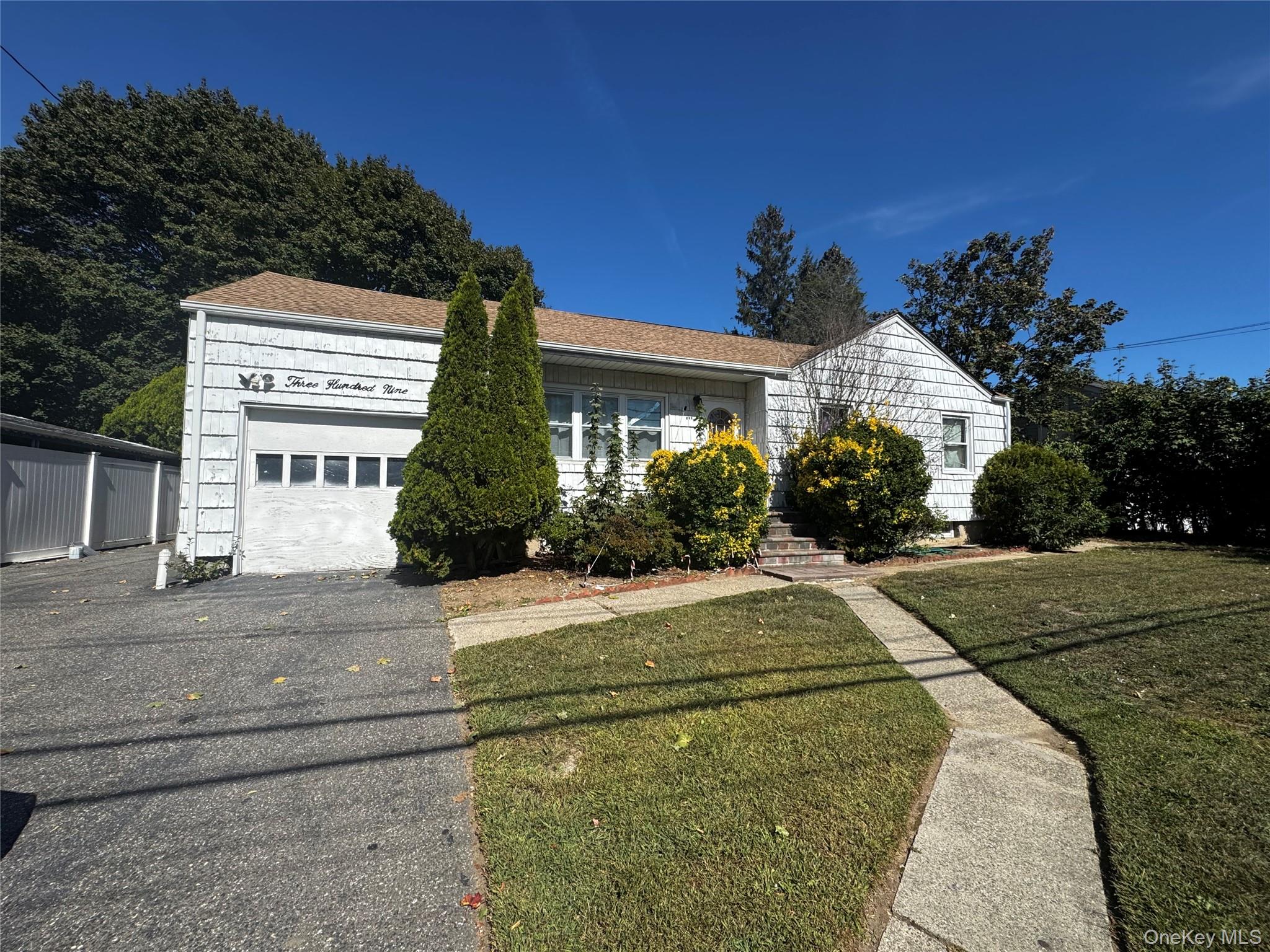 #2 photo, 309 Hancock Street, Brentwood , NY 11717