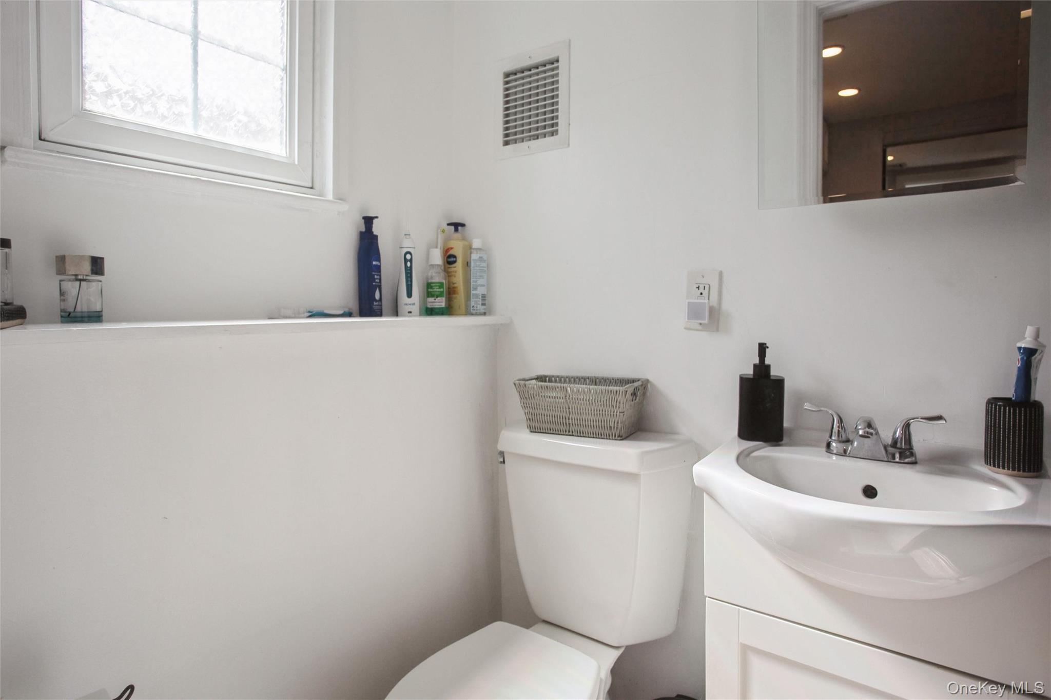 #11 photo, 3515 Oceanside Road, Oceanside , NY 11572