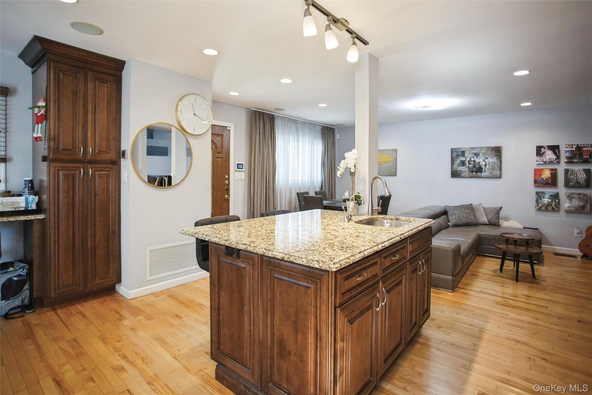 #7 photo, 3515 Oceanside Road, Oceanside , NY 11572