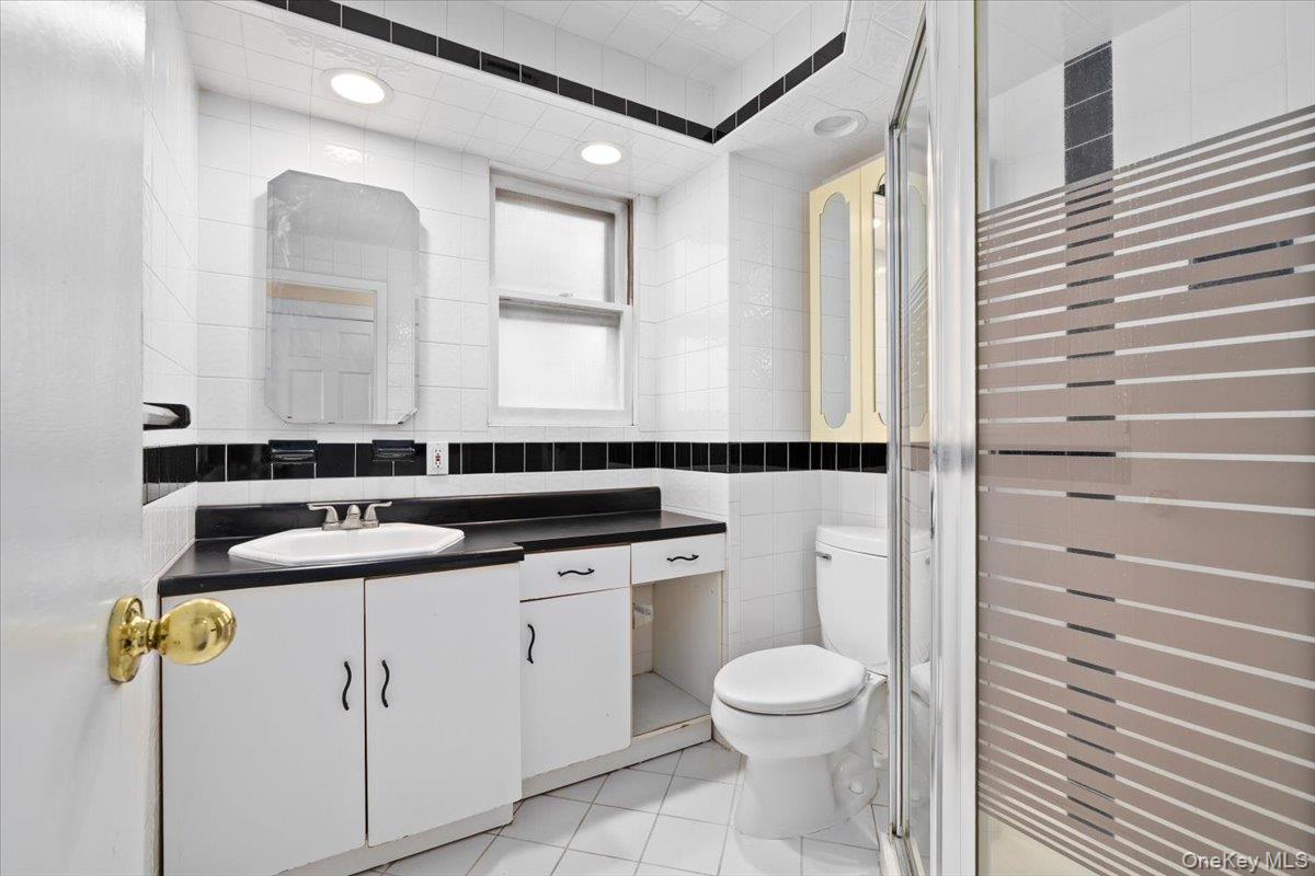 #12 photo, 61 Dartmouth Street, Williston Park , NY 11596