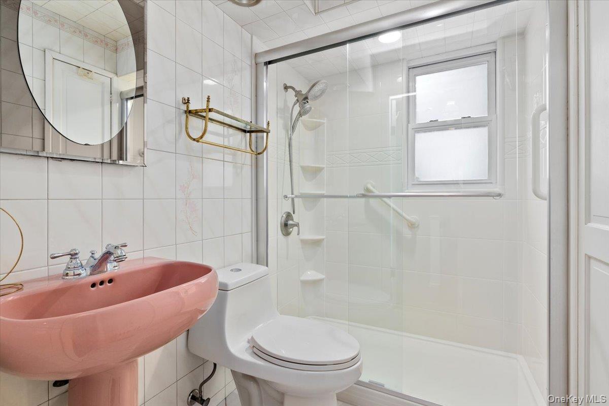 #16 photo, 61 Dartmouth Street, Williston Park , NY 11596