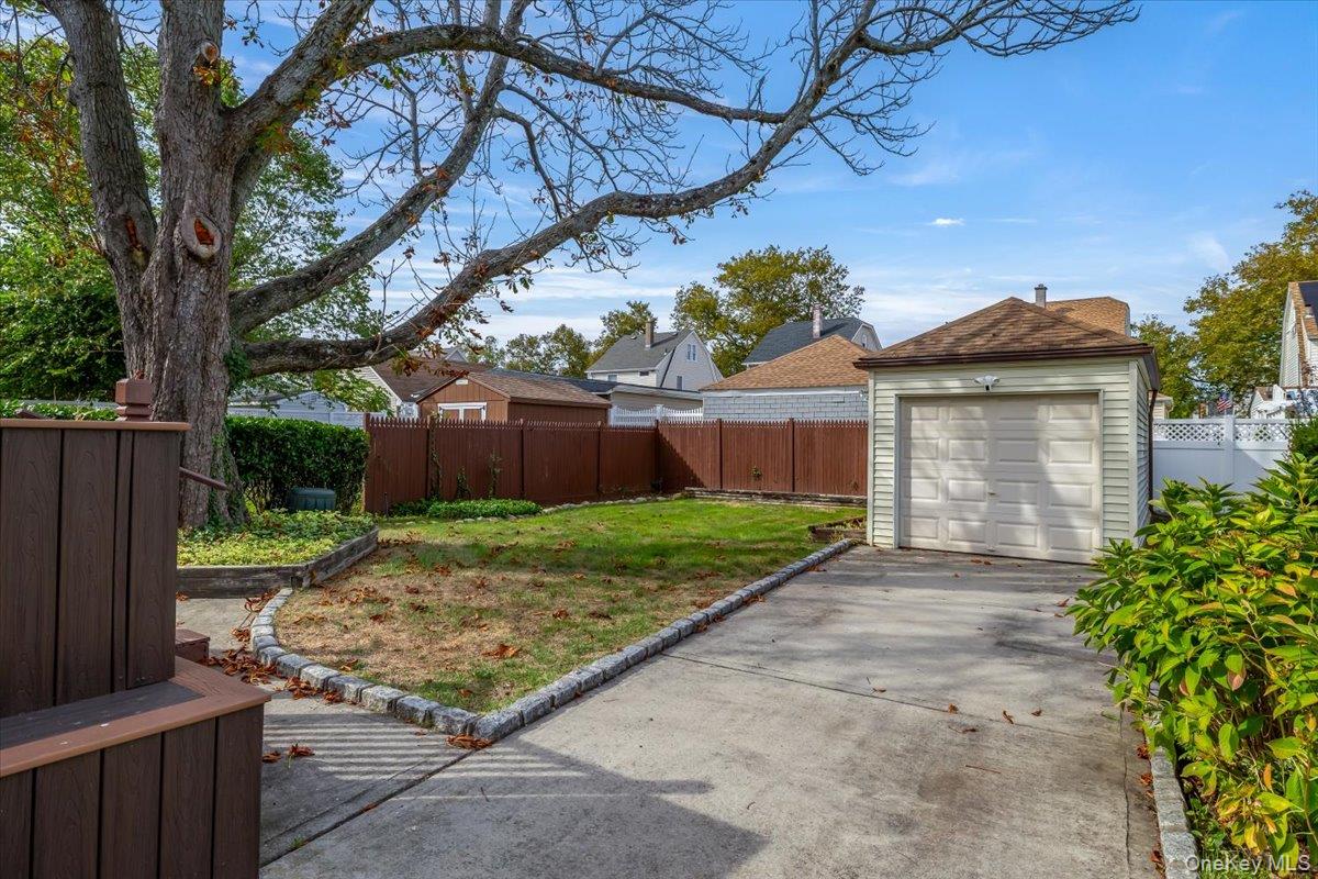 #20 photo, 61 Dartmouth Street, Williston Park , NY 11596