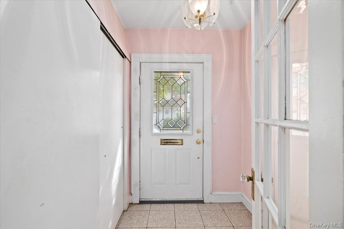 #3 photo, 61 Dartmouth Street, Williston Park , NY 11596