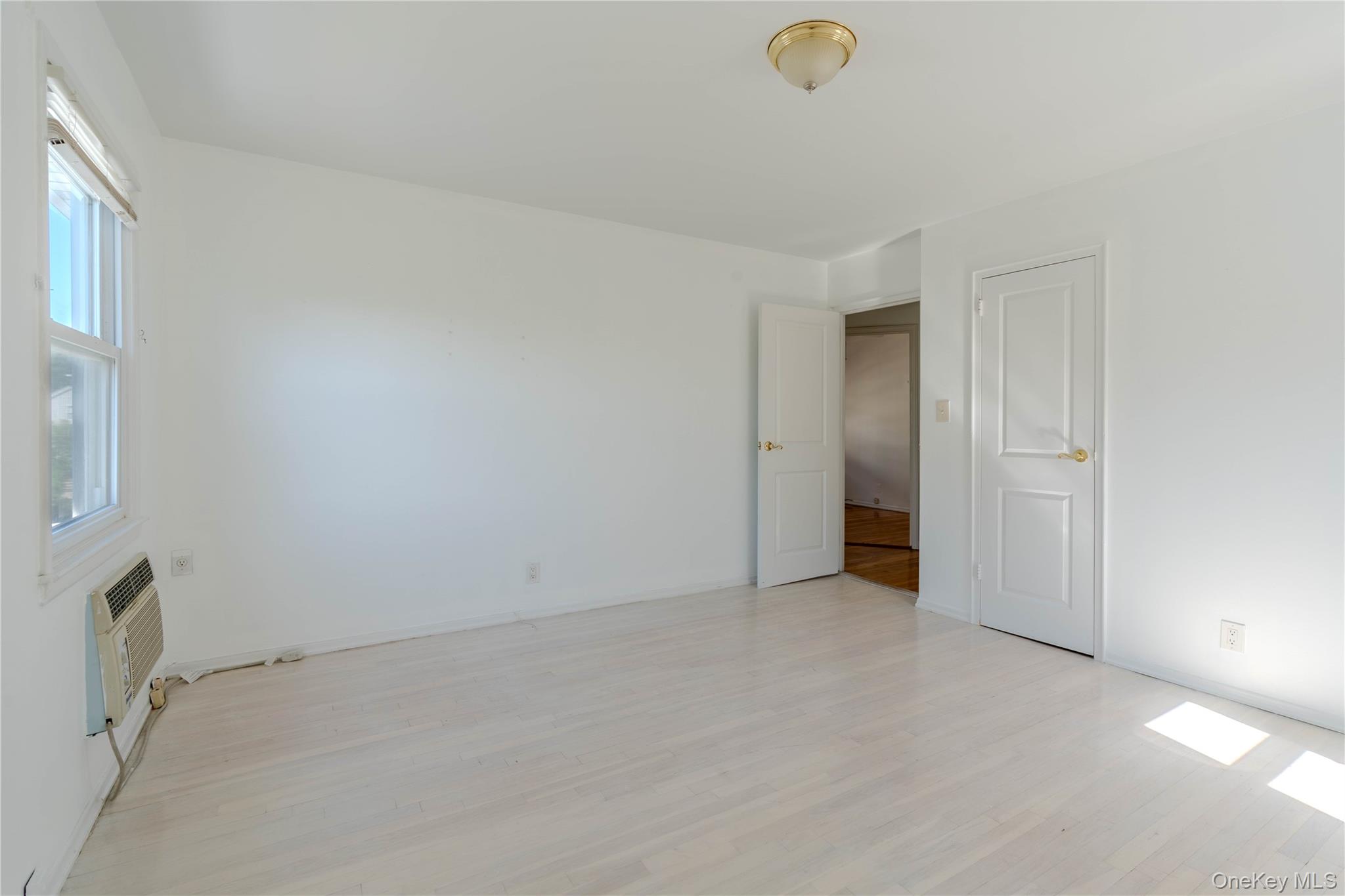 #20 photo, 15-62 Murray Street, Whitestone , NY 11357