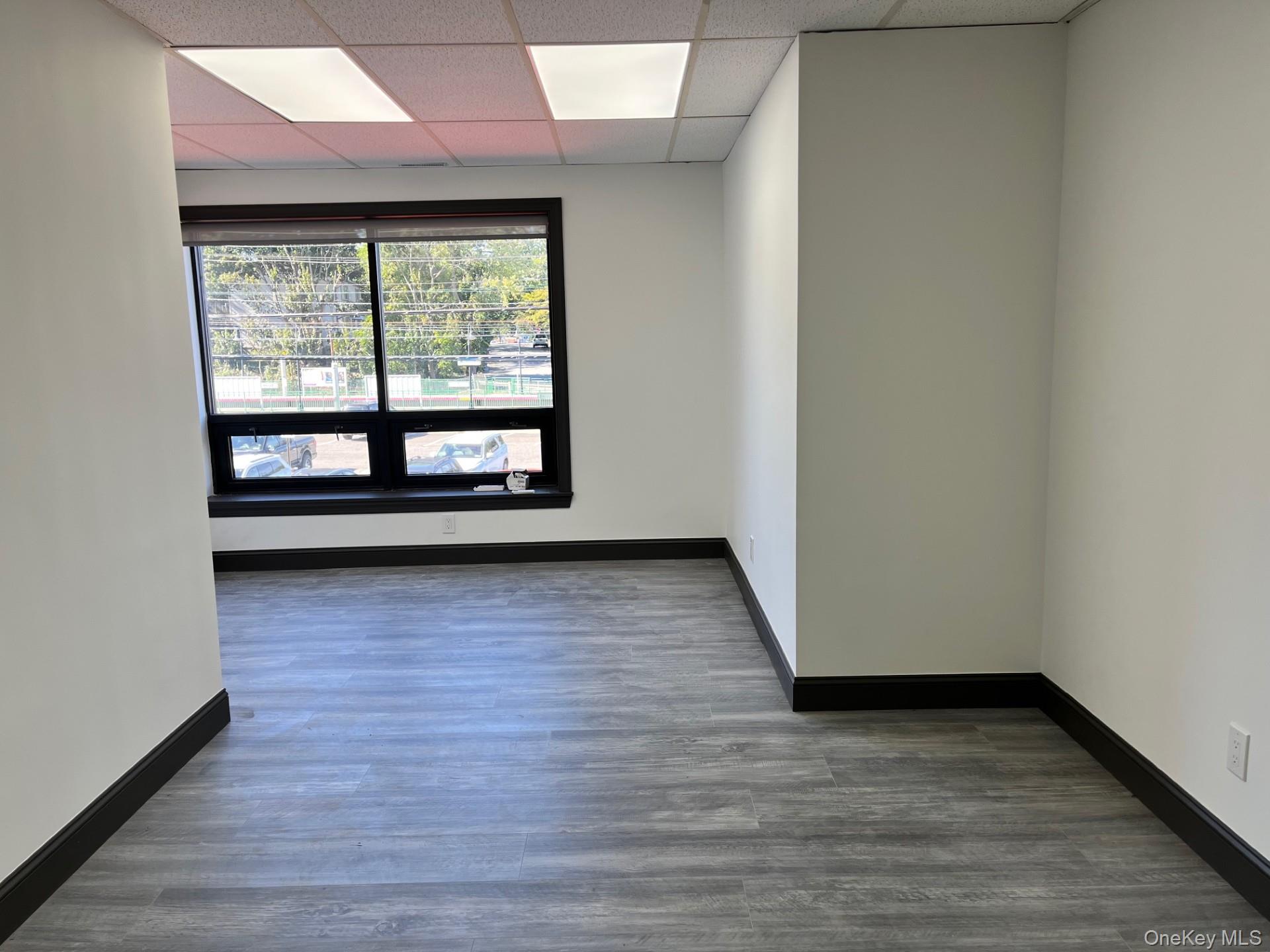 #1 photo, 40 Railroad Avenue, ナッソー郡 Glen Head , NY 11545