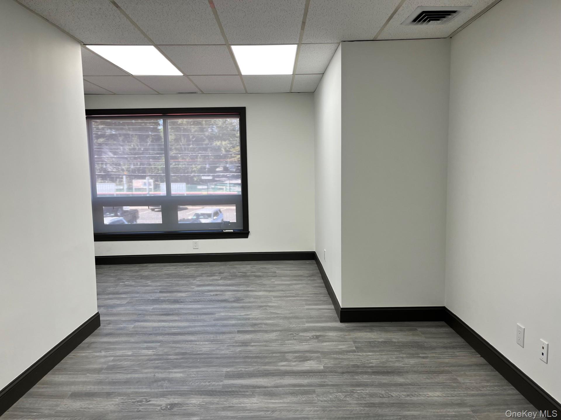 #2 photo, 40 Railroad Avenue, ナッソー郡 Glen Head , NY 11545