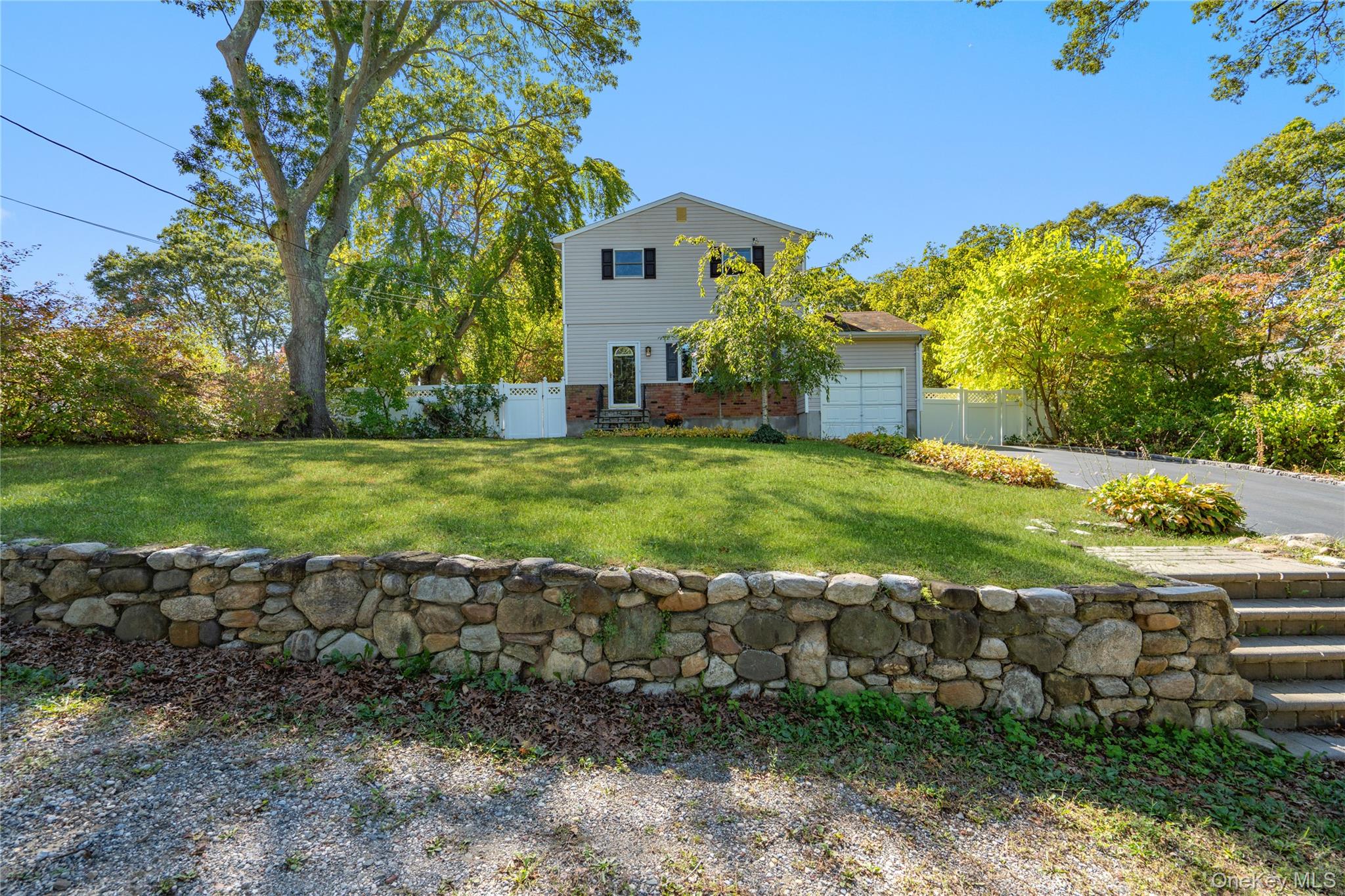 #1 photo, 28 Tuscala Street, 东长岛 Selden , NY 11784