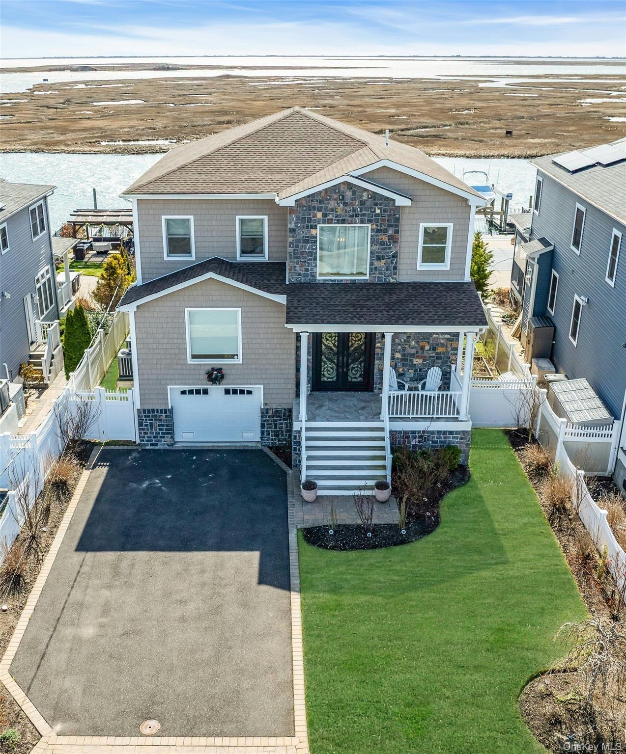 #1 photo, 3692 Ocean Avenue, ナッソー郡 Seaford , NY 11783