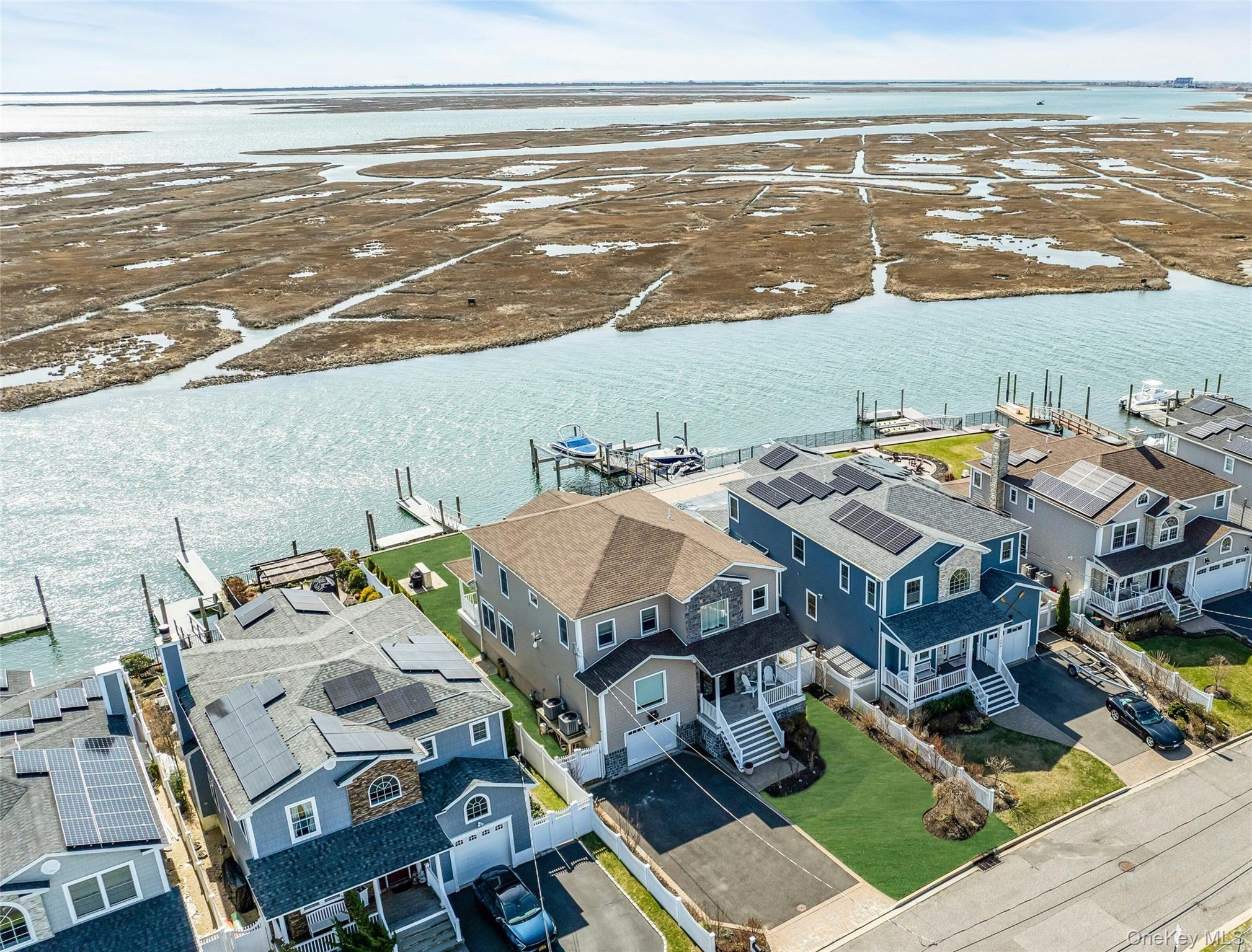 #3 photo, 3692 Ocean Avenue, ナッソー郡 Seaford , NY 11783