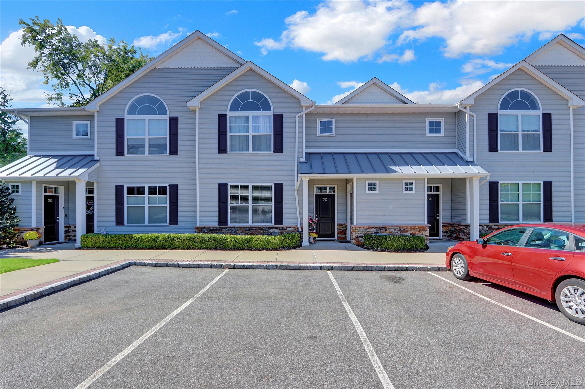 #2 photo, 704 Breton Way, ナッソー郡 Glen Cove , NY 11542