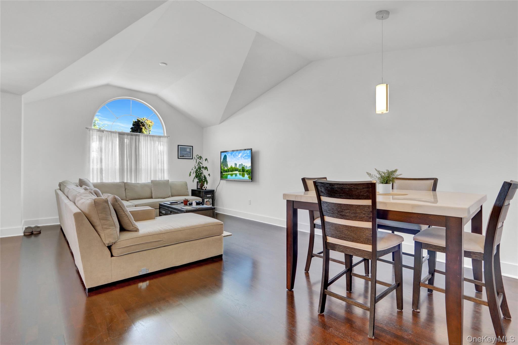 #4 photo, 704 Breton Way, ナッソー郡 Glen Cove , NY 11542