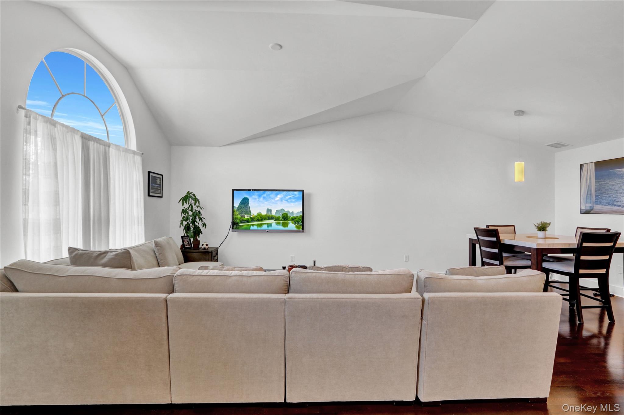 #6 photo, 704 Breton Way, ナッソー郡 Glen Cove , NY 11542