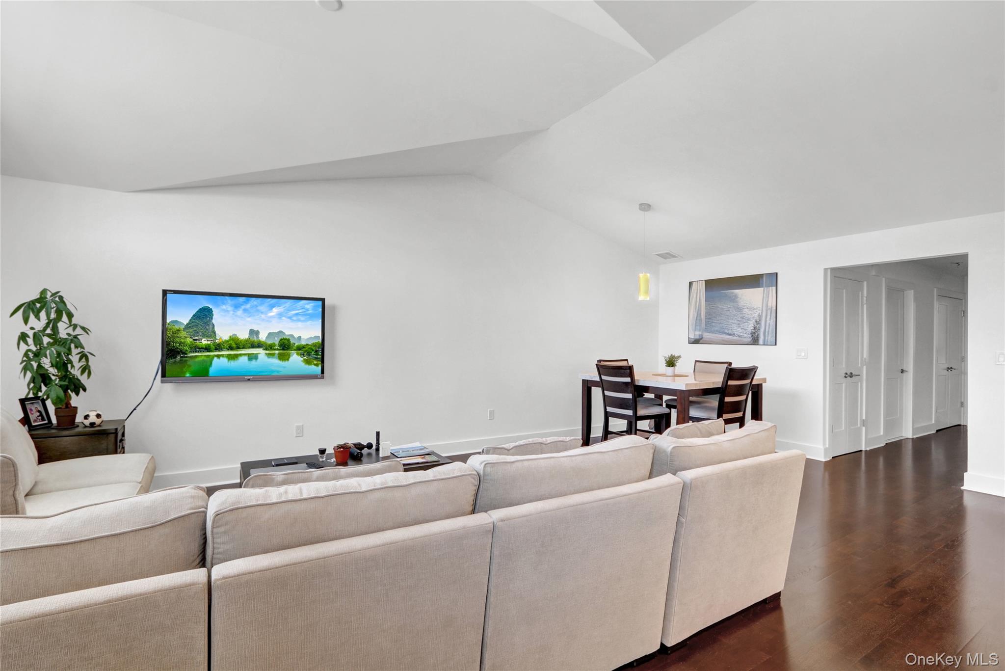 #7 photo, 704 Breton Way, ナッソー郡 Glen Cove , NY 11542