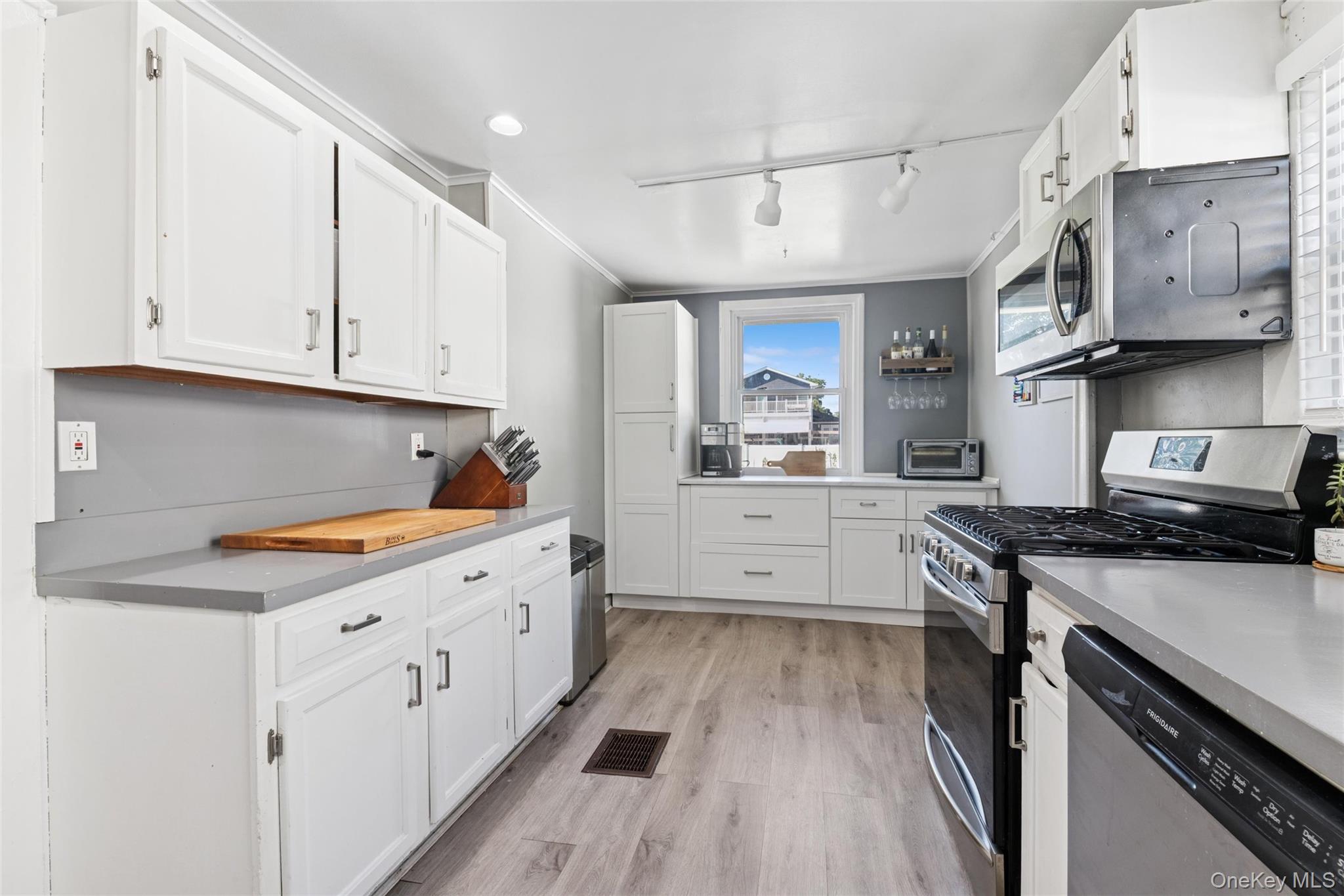 #10 photo, 906 Ardmore Place, ナッソー郡 Bellmore , NY 11710