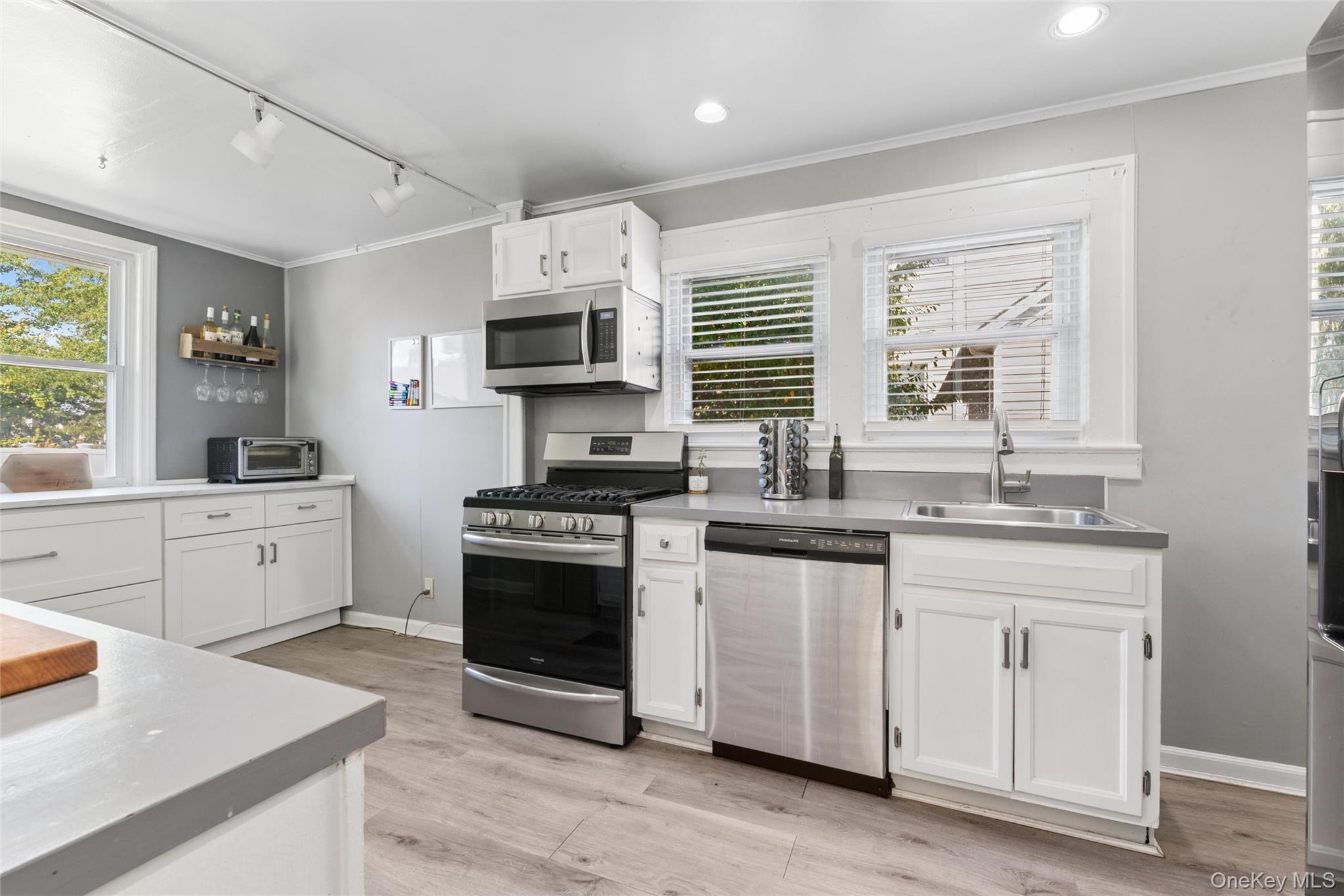 #11 photo, 906 Ardmore Place, ナッソー郡 Bellmore , NY 11710