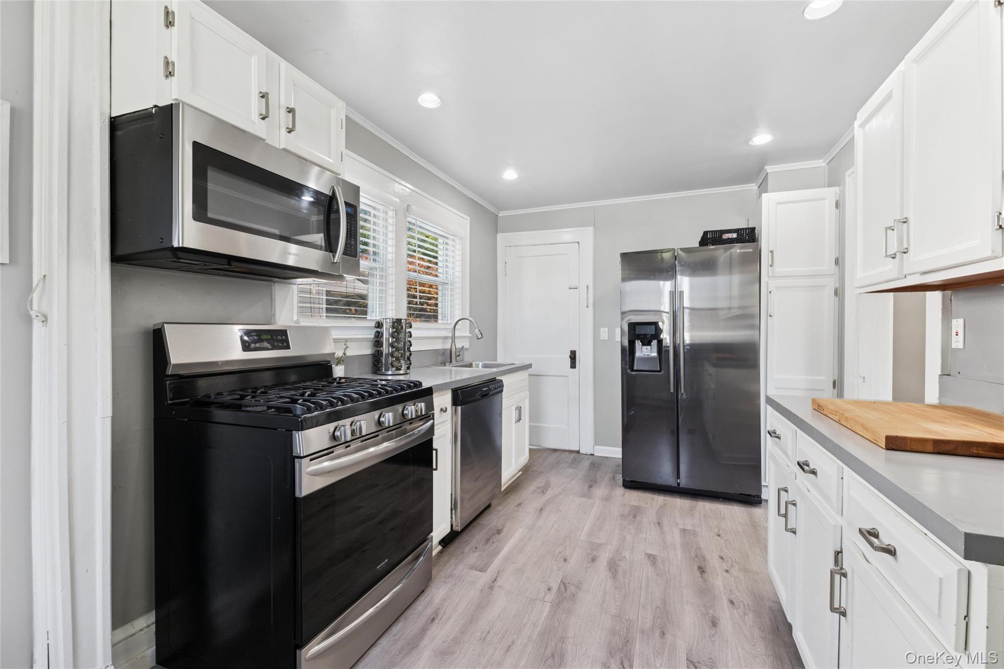 #12 photo, 906 Ardmore Place, ナッソー郡 Bellmore , NY 11710