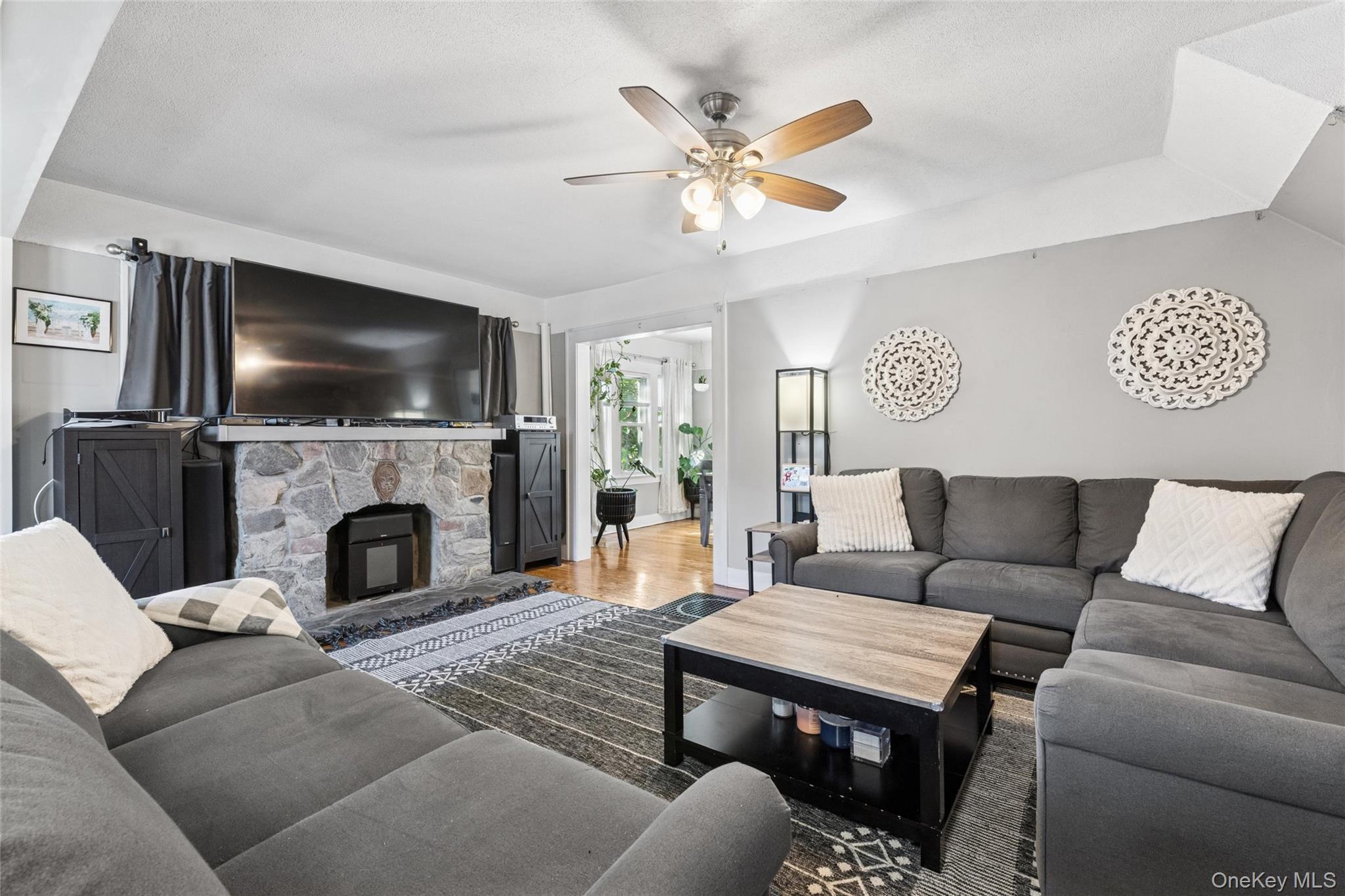 #2 photo, 906 Ardmore Place, ナッソー郡 Bellmore , NY 11710