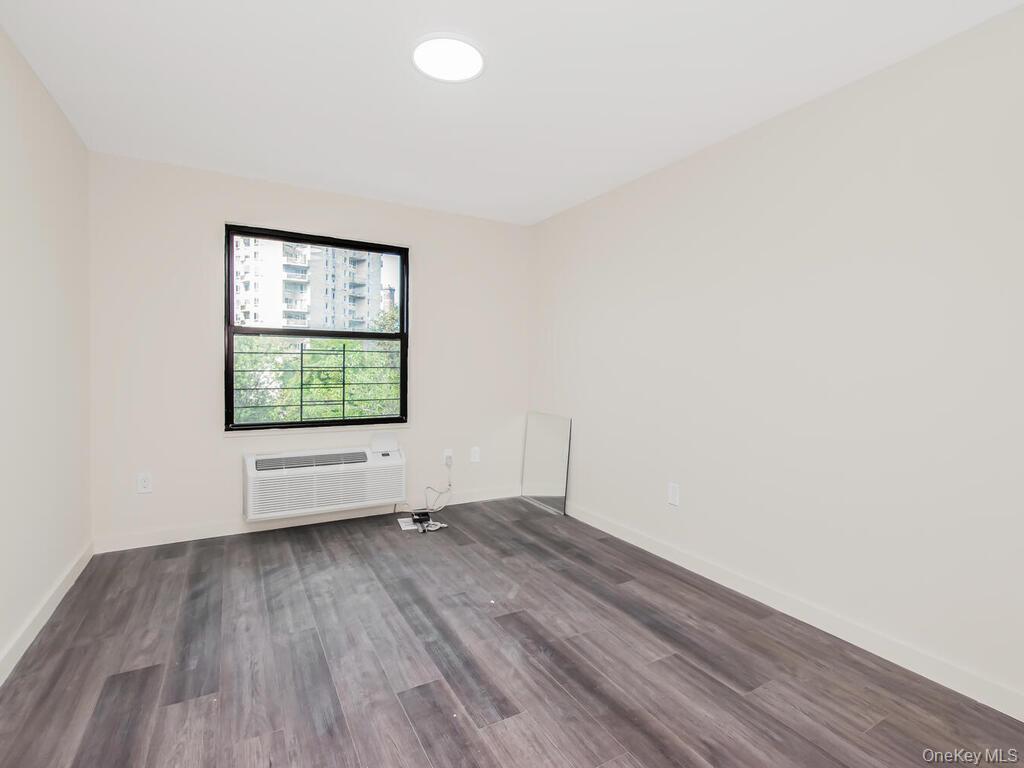 #4 photo, 409 Warburton Avenue, Yonkers , NY 10701