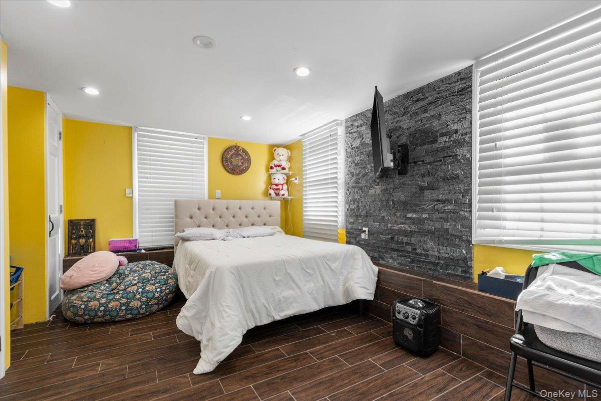 #13 photo, 605 S 6th Avenue, Mount Vernon , NY 10550