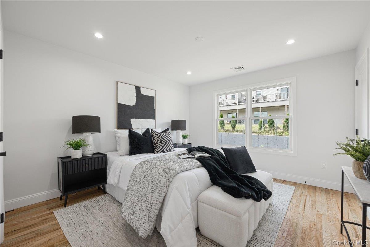 #19 photo, 97 Thurton Place, Yonkers , NY 10704