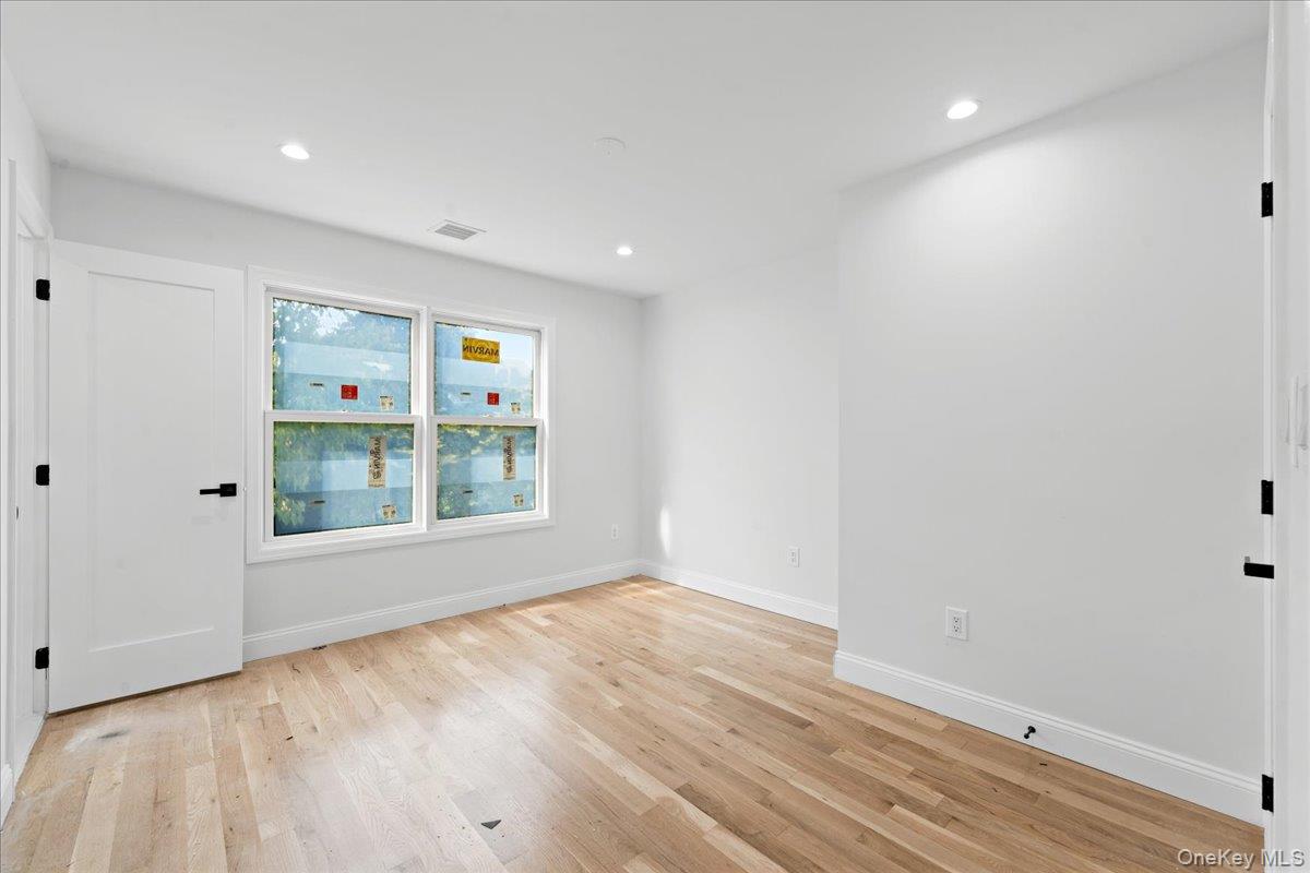 #18 photo, 99 Thurton Place, Yonkers , NY 10704