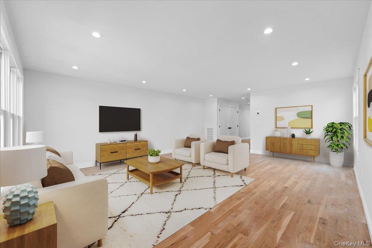 #7 photo, 101 Thurton Place, Yonkers , NY 10704