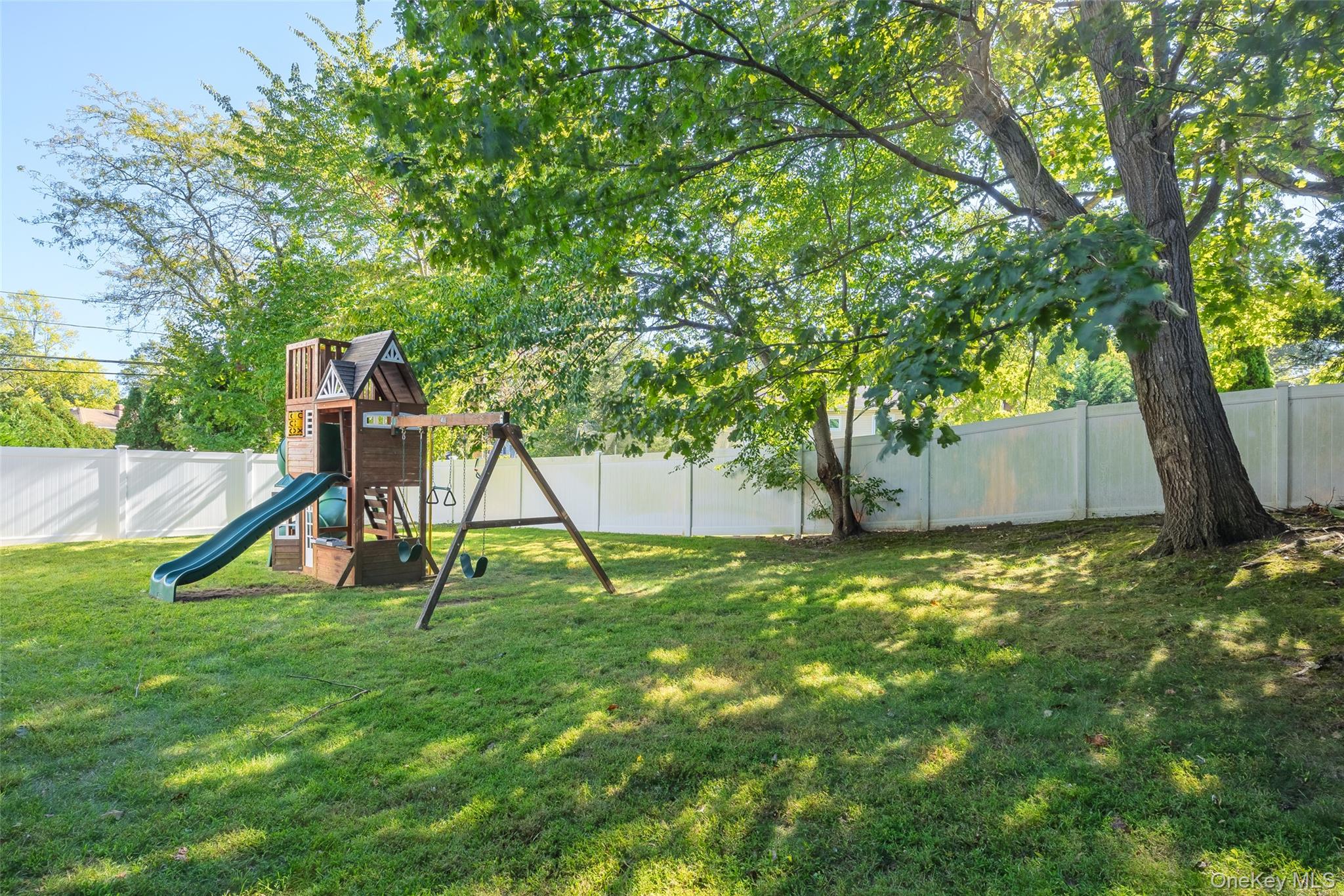 #16 photo, 25 Fielding Avenue, Dix Hills , NY 11746