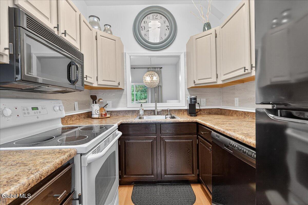 #13 photo, 22 Lakeview Road, Saratoga Springs , NY 12866