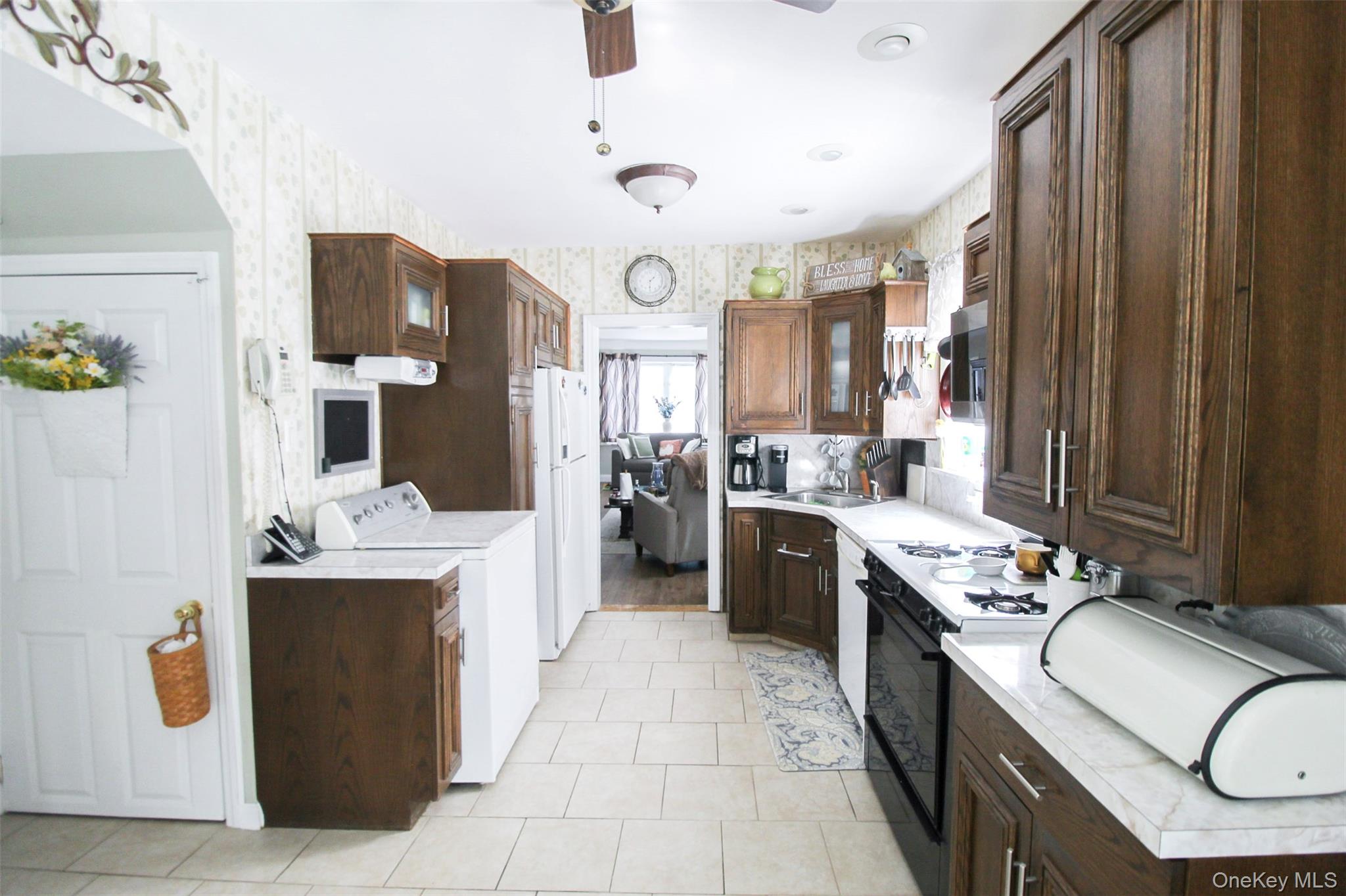 #15 photo, 3221 Giegerich Place, Bronx , NY 10465