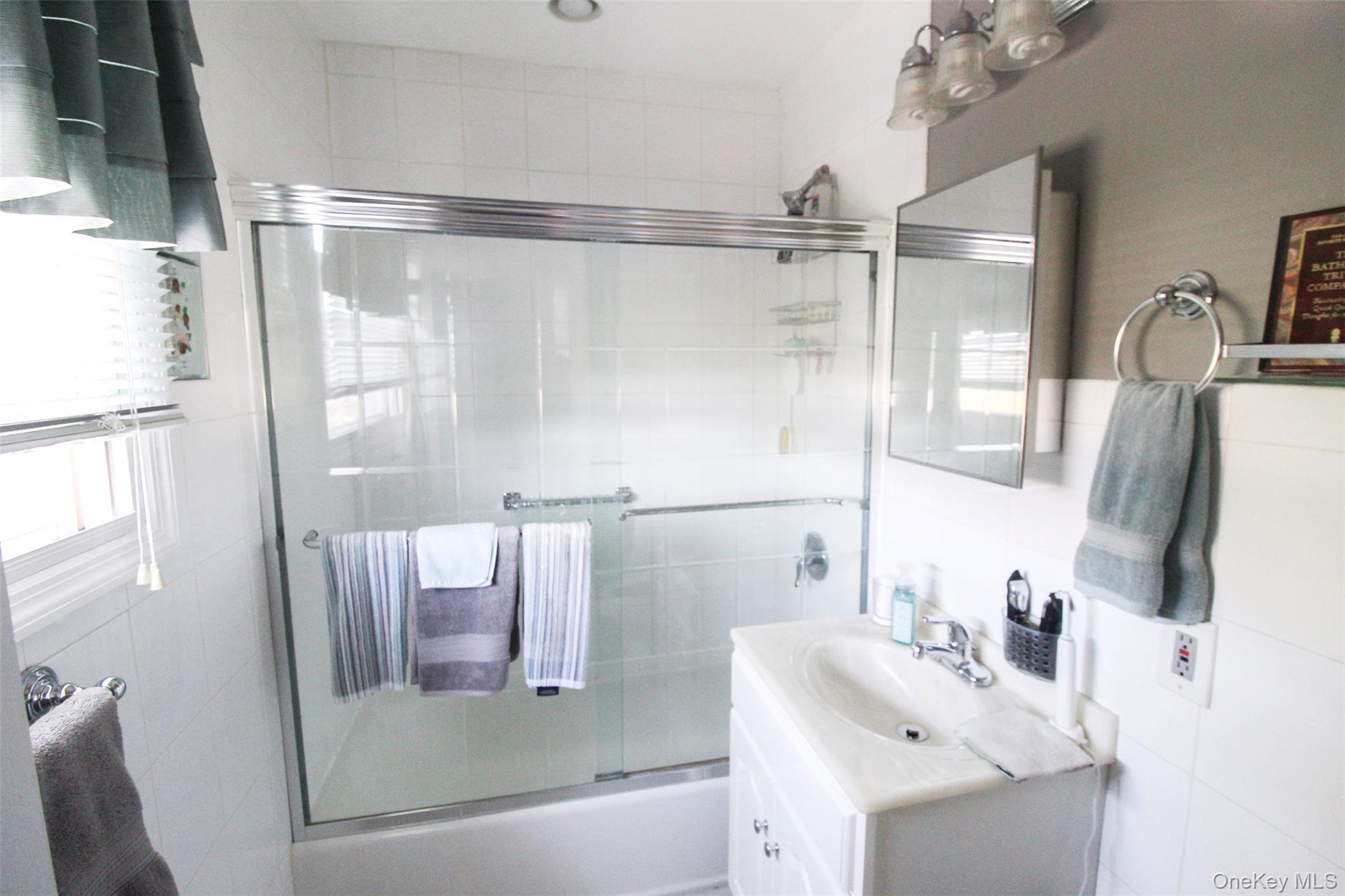 #19 photo, 3221 Giegerich Place, Bronx , NY 10465