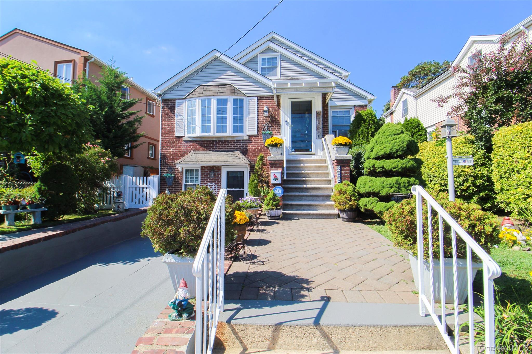 #3 photo, 3221 Giegerich Place, Bronx , NY 10465