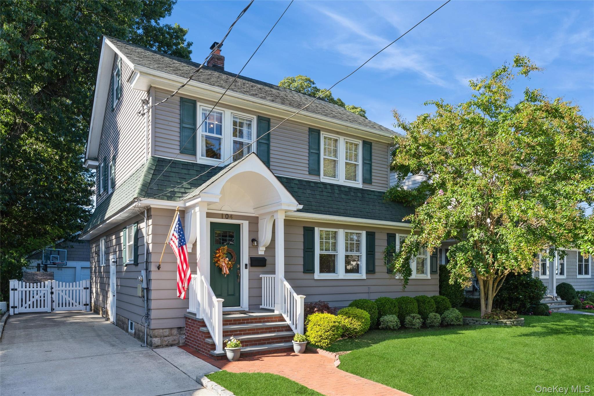 #1 photo, 104 Cedar Avenue, नासाउ काउंटी Rockville Centre , NY 11570