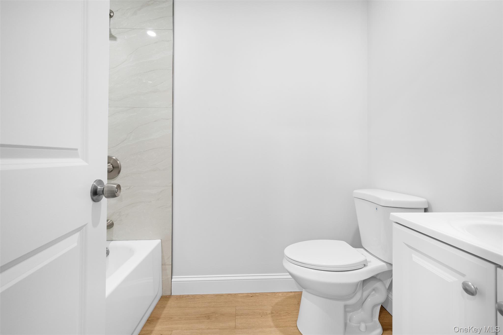 #13 photo, 182 Birchwood Road, サフォーク郡 Coram , NY 11727