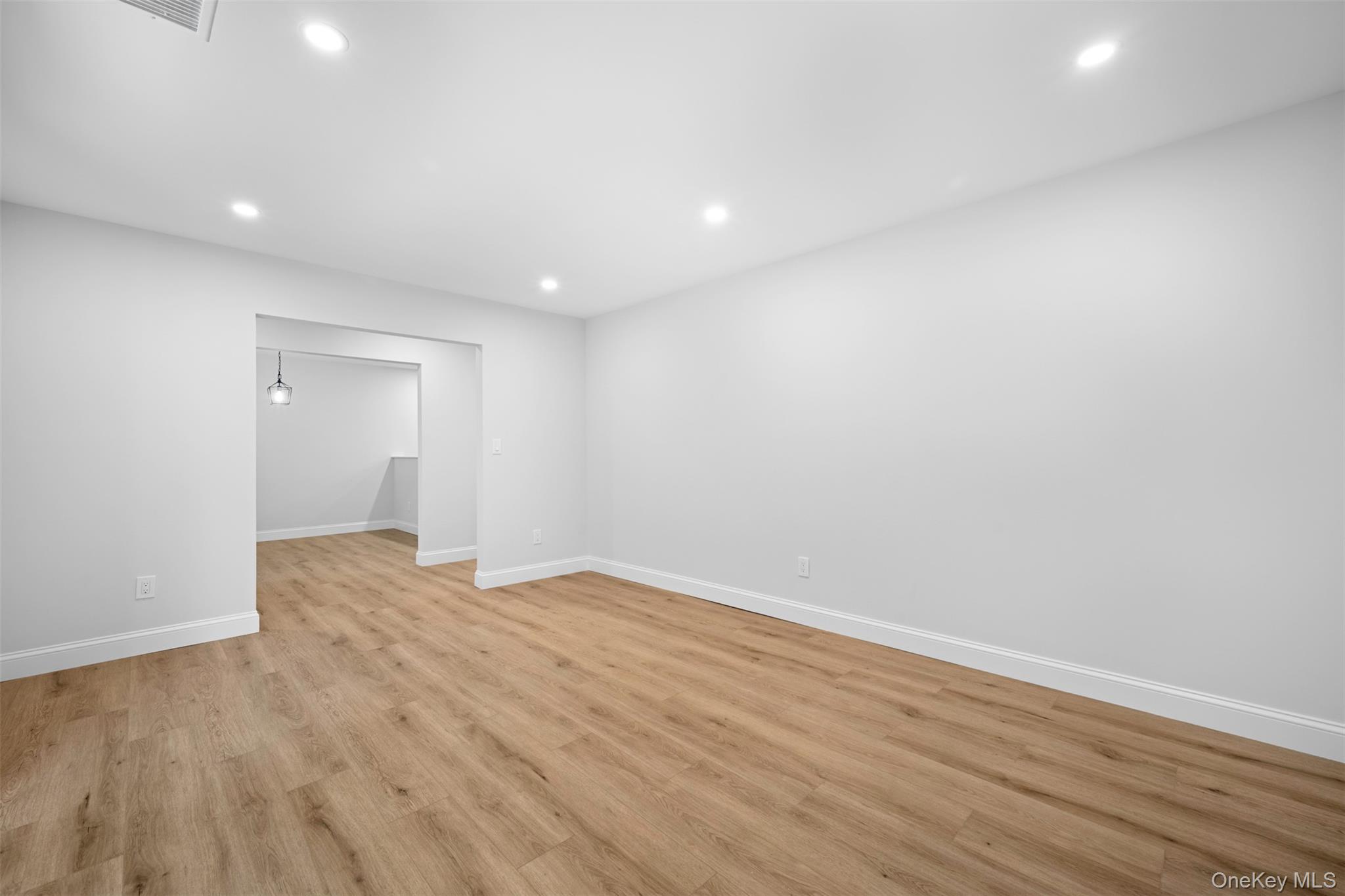 #6 photo, 182 Birchwood Road, サフォーク郡 Coram , NY 11727