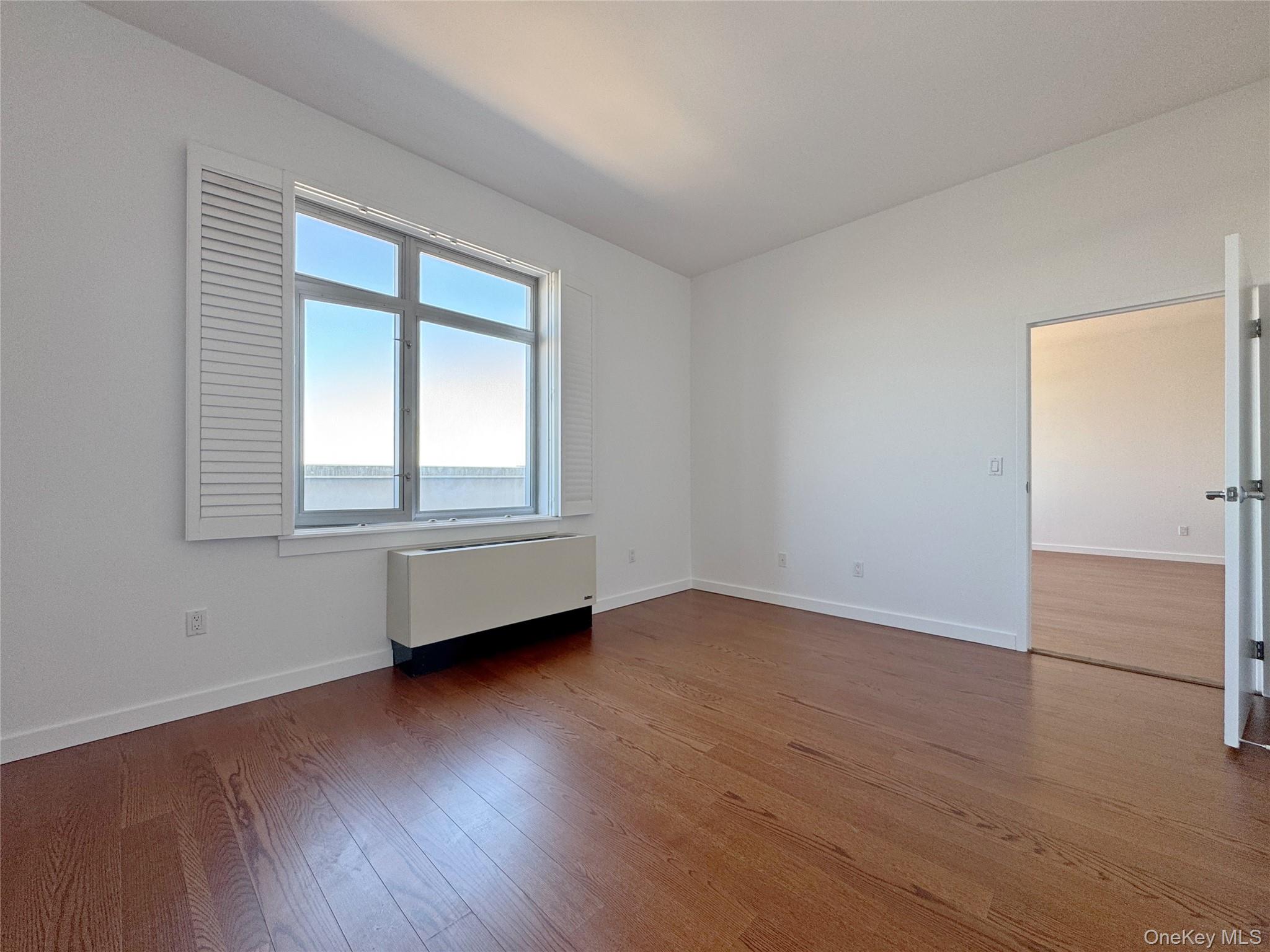 #11 photo, 4028 College Point Boulevard, クイーンズ区 Flushing , NY 11354