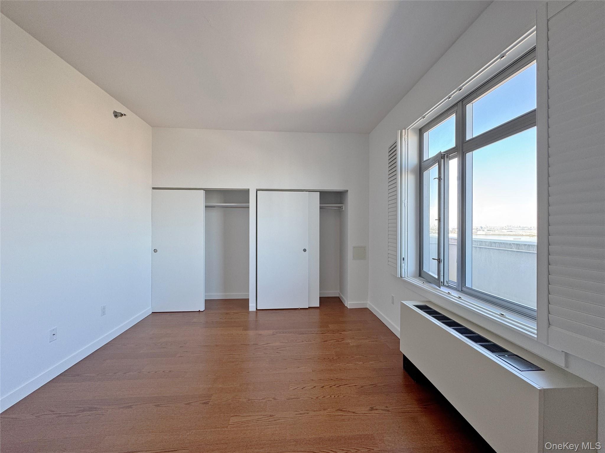 #12 photo, 4028 College Point Boulevard, クイーンズ区 Flushing , NY 11354