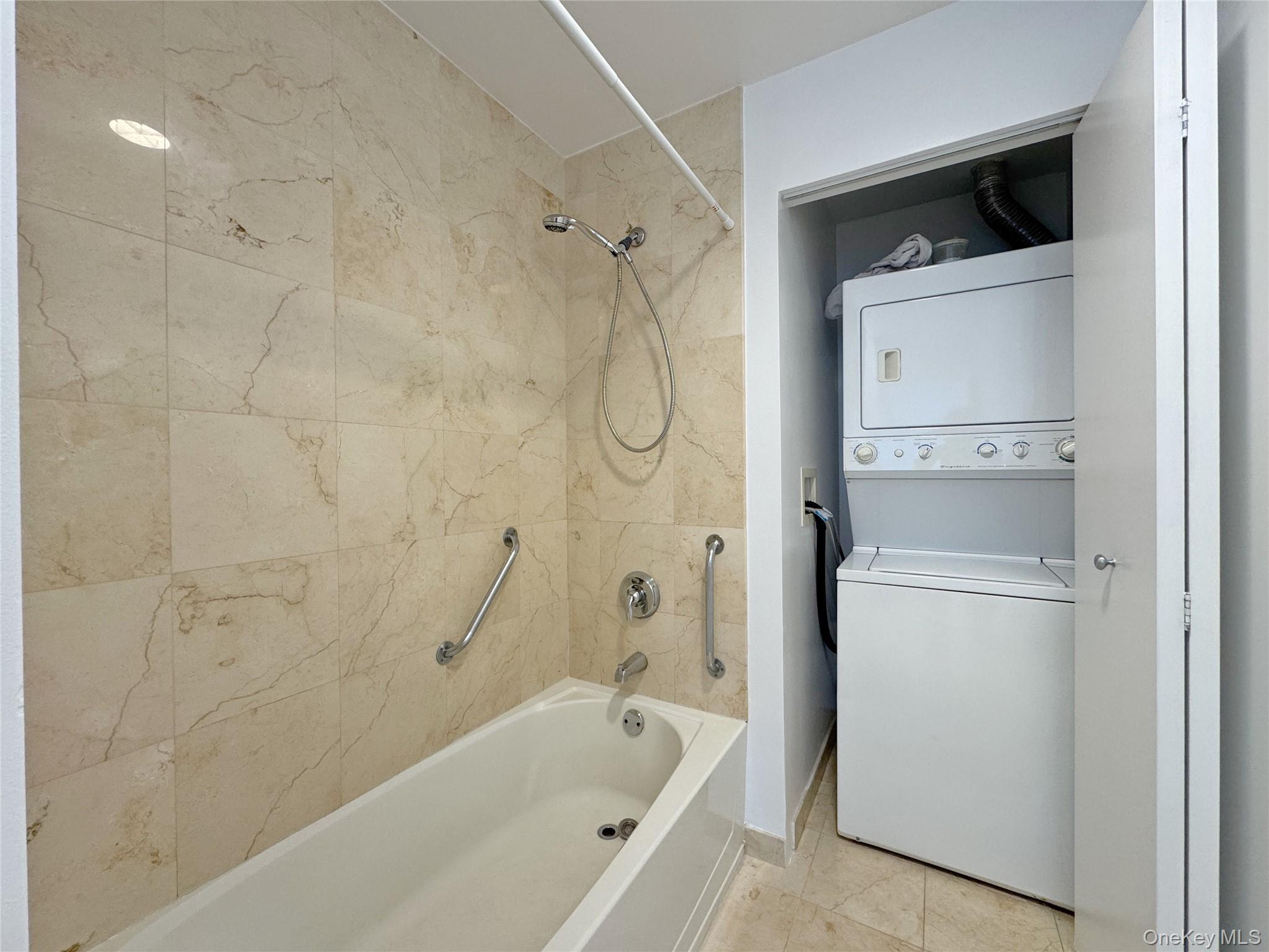 #17 photo, 4028 College Point Boulevard, クイーンズ区 Flushing , NY 11354