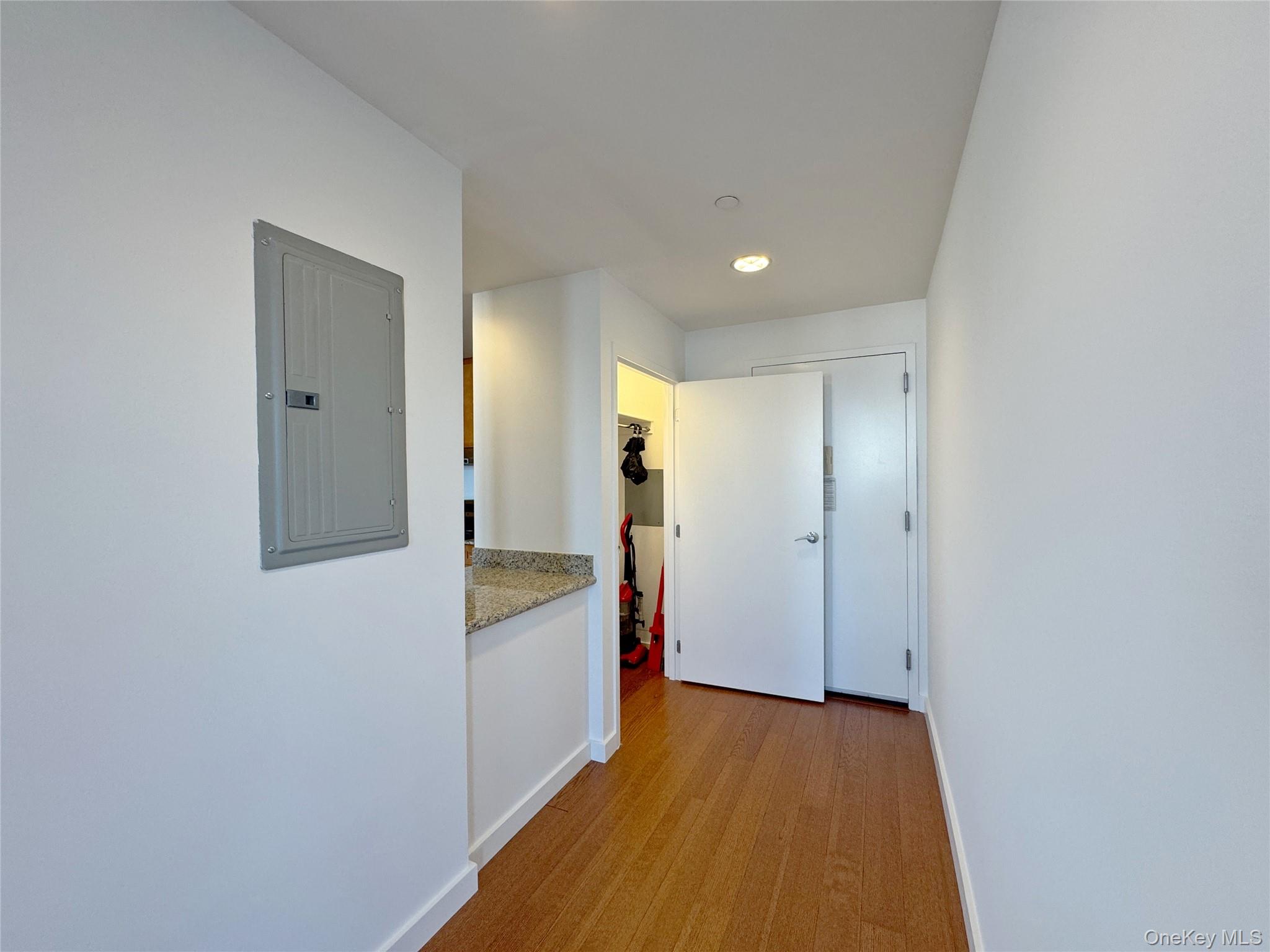 #7 photo, 4028 College Point Boulevard, クイーンズ区 Flushing , NY 11354