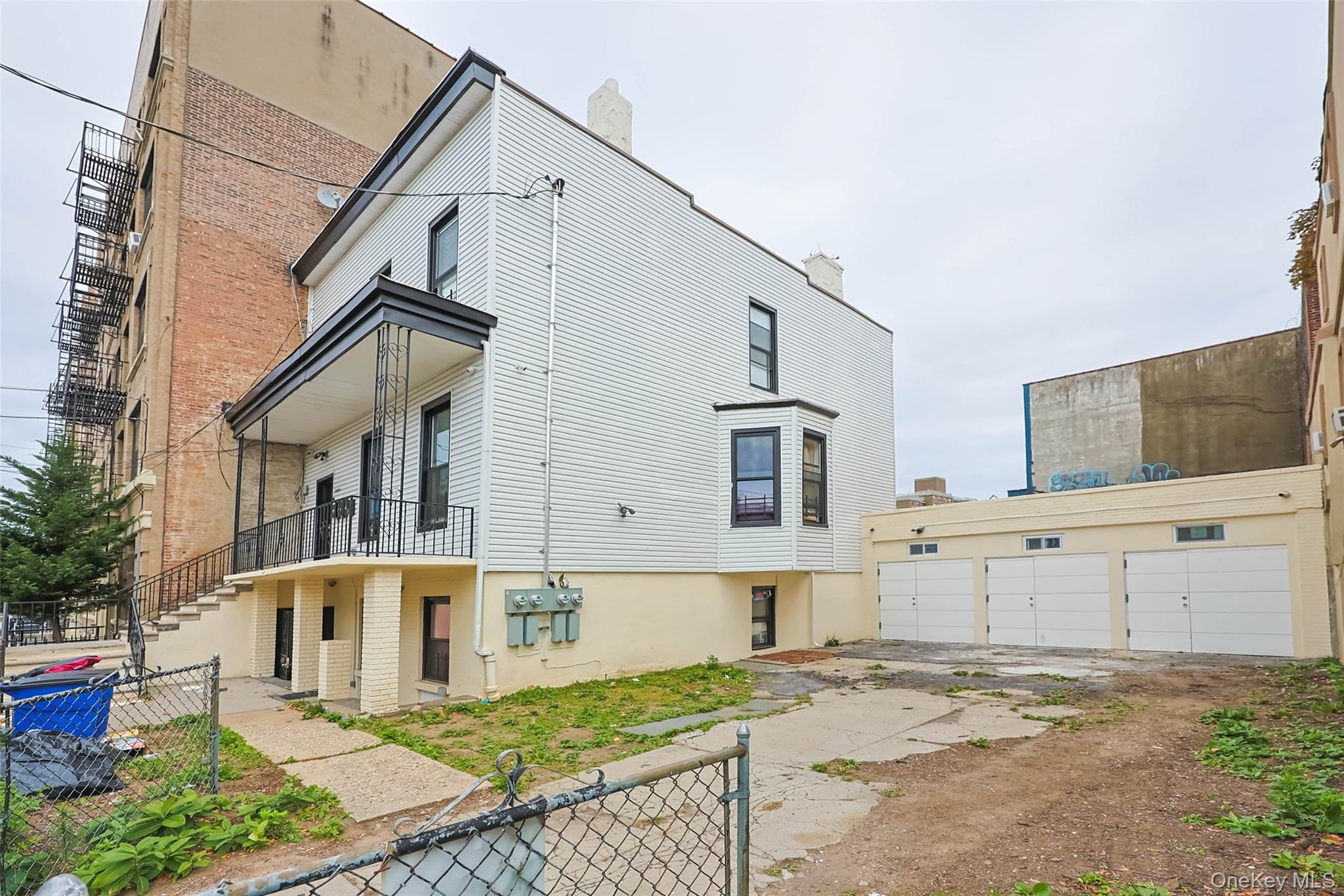 #4 photo, 2064 Bathgate Avenue, Bronx , NY 10457